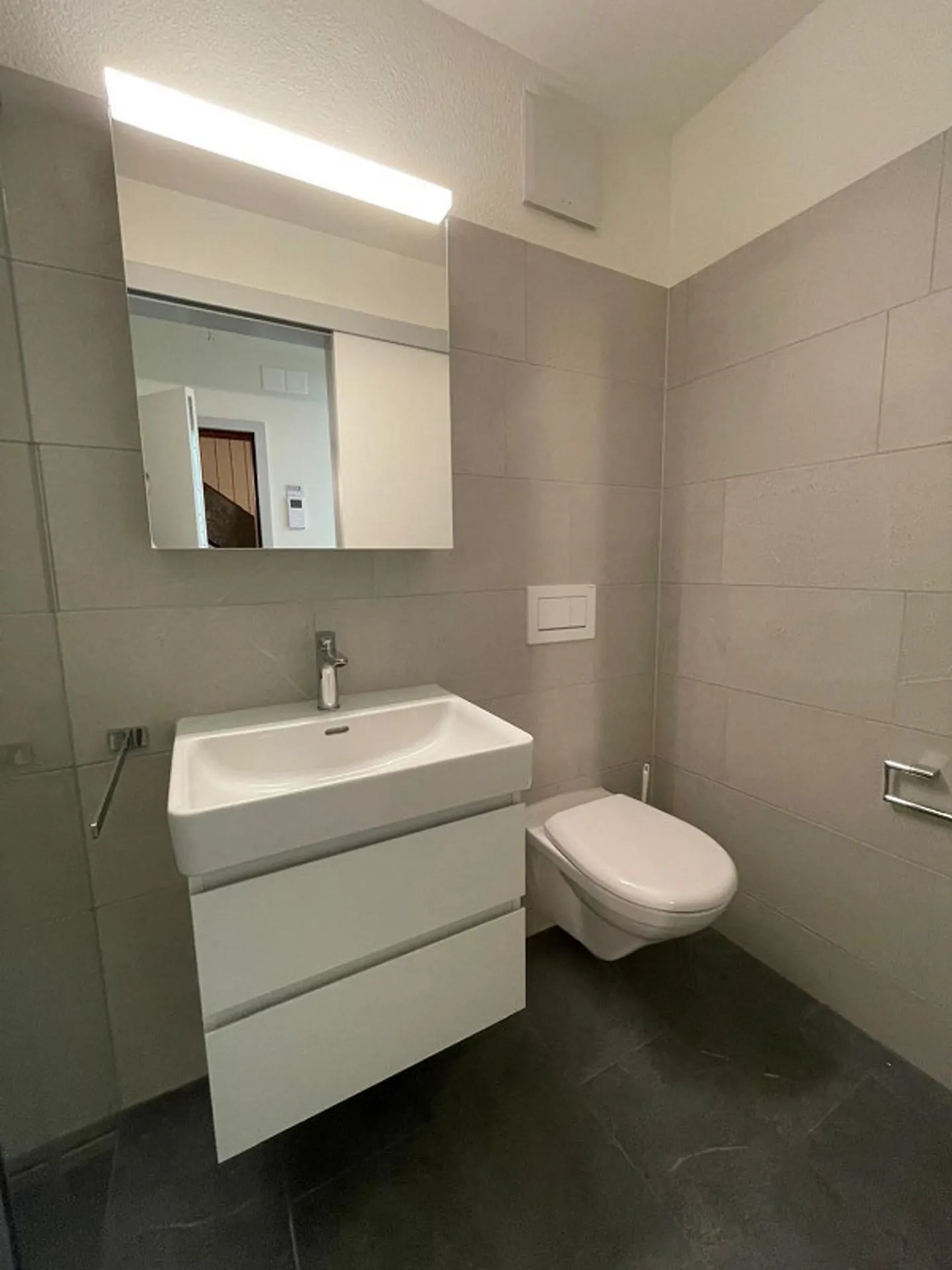 Completely renovated modern 1-room apartment - Photo 6 of 8