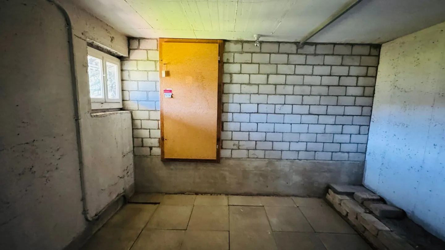 Ampia casa multigenerazionale con vista panoramica, potenziale di utilizzo versatile e doppio garage - Foto 23 di 24