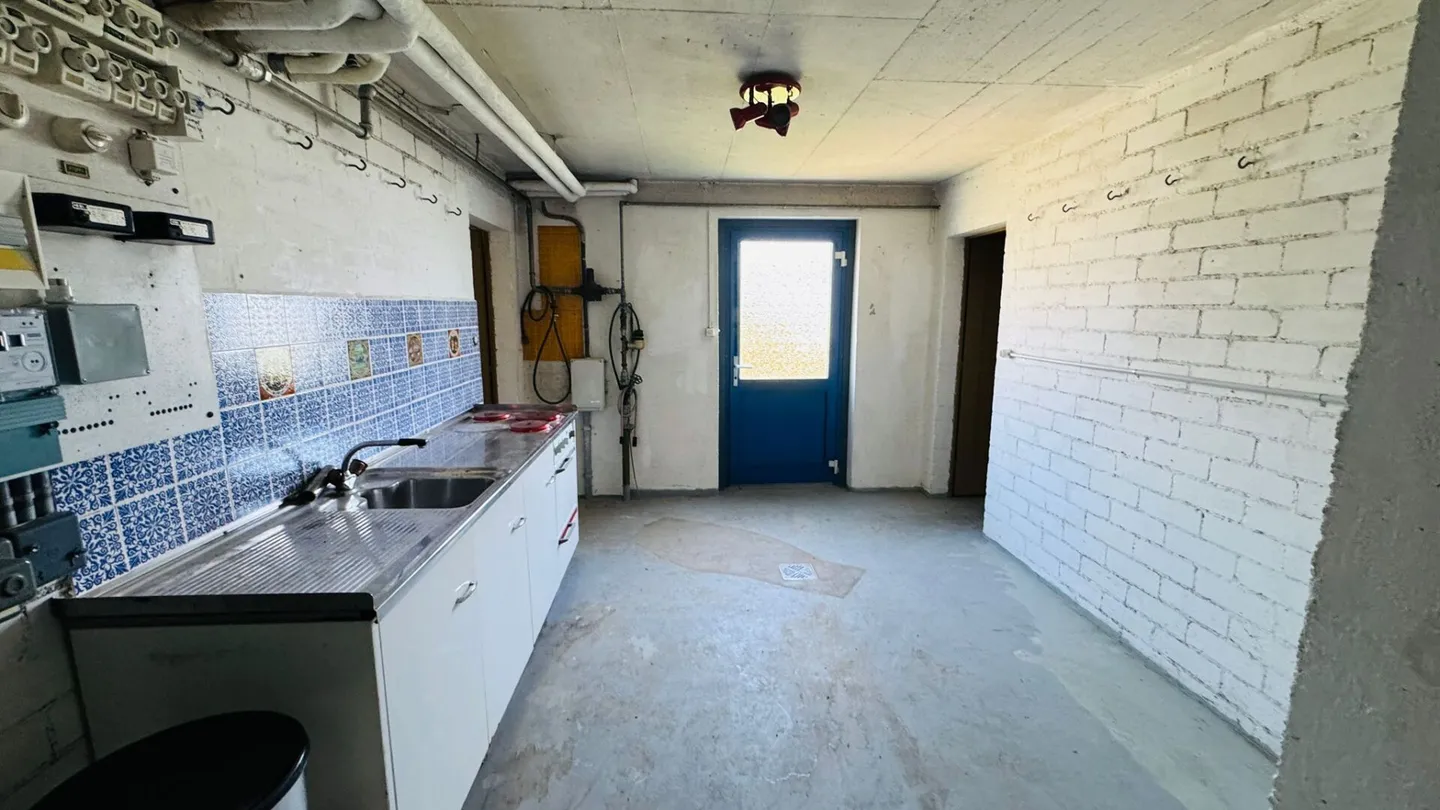 Ampia casa multigenerazionale con vista panoramica, potenziale di utilizzo versatile e doppio garage - Foto 21 di 24