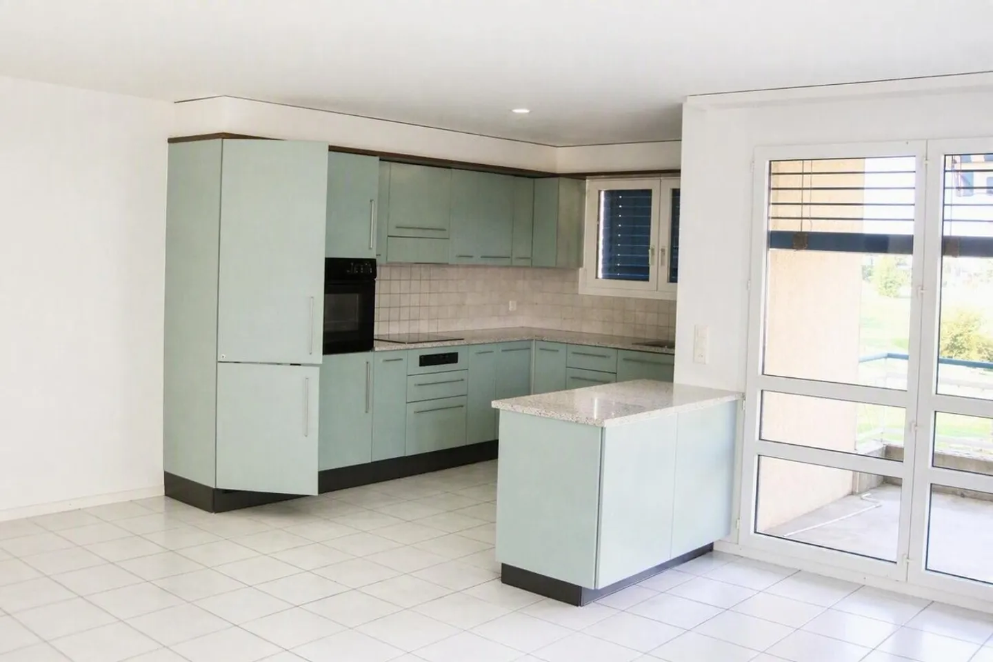 Charming 4.5-room apartment on the ground floor with terrace - Photo 2 of 8