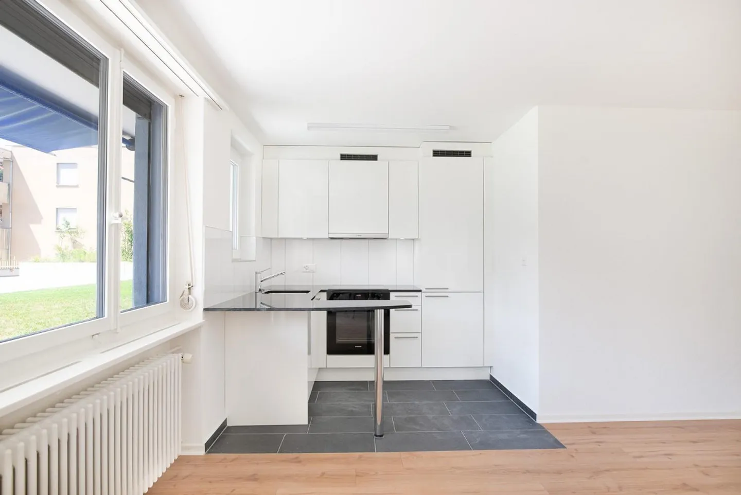 Appartamento ristrutturato di 3 stanze in affitto a Spreitenbach! - Foto 2 di 11