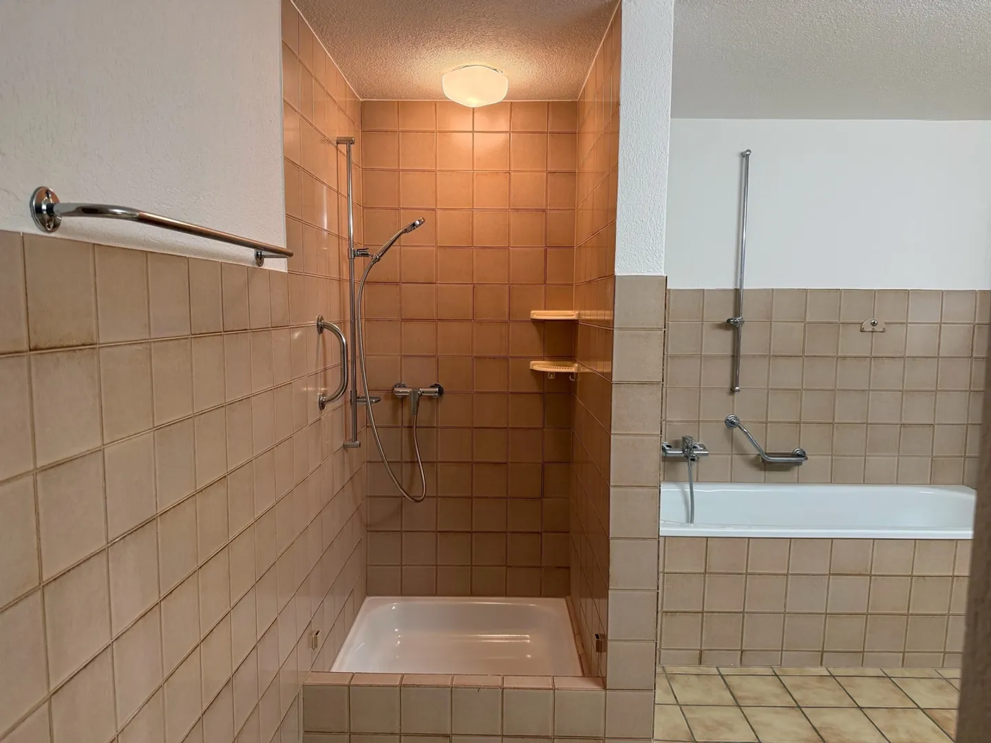 Appartamento 4 locali modernizzato con parcheggio pratico, Beggingen - Foto 9 di 11