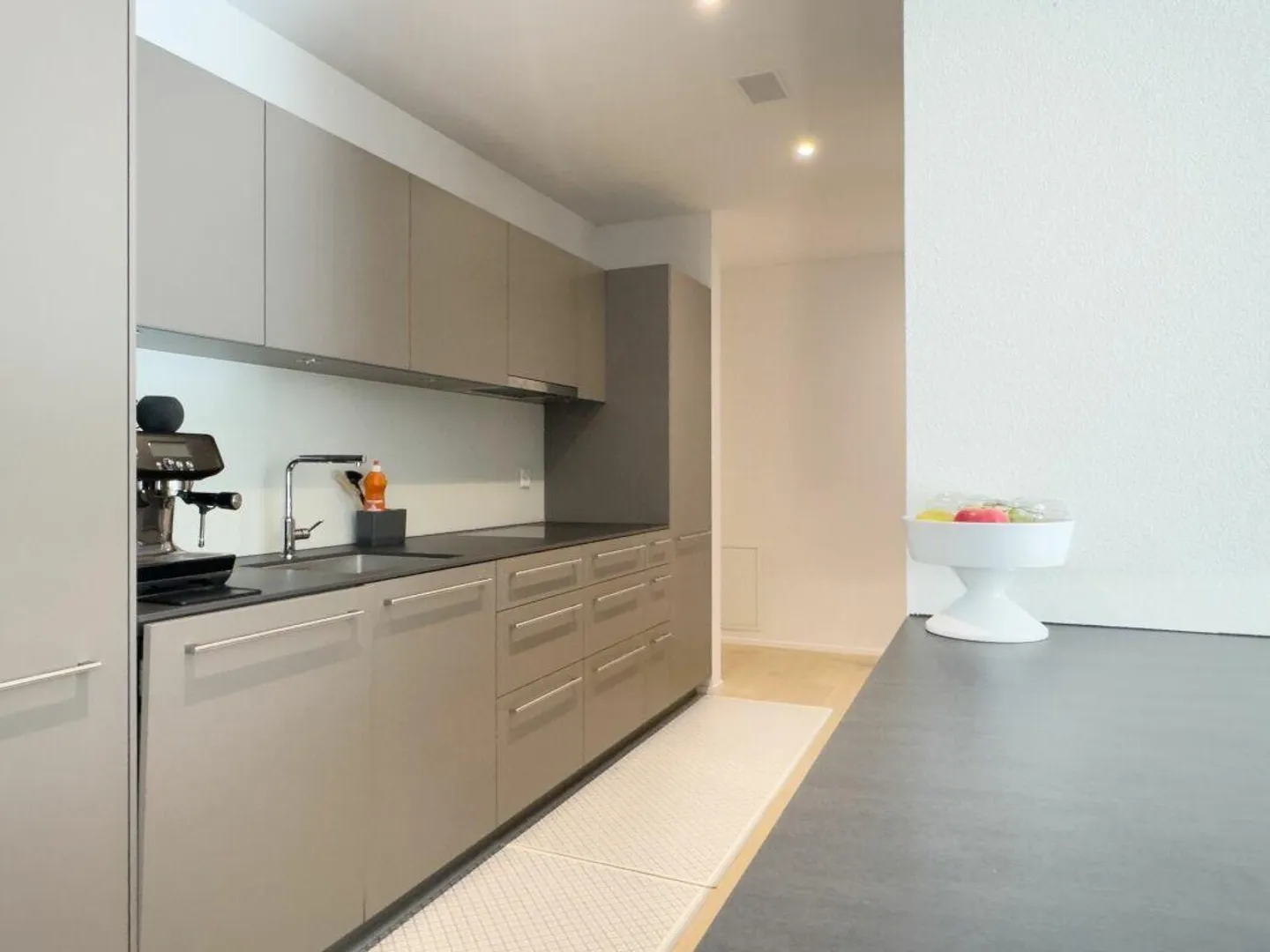 Condominium moderne de 5,5 pièces avec belle terrasse au bord de l'Aare - Photo 6 sur 24