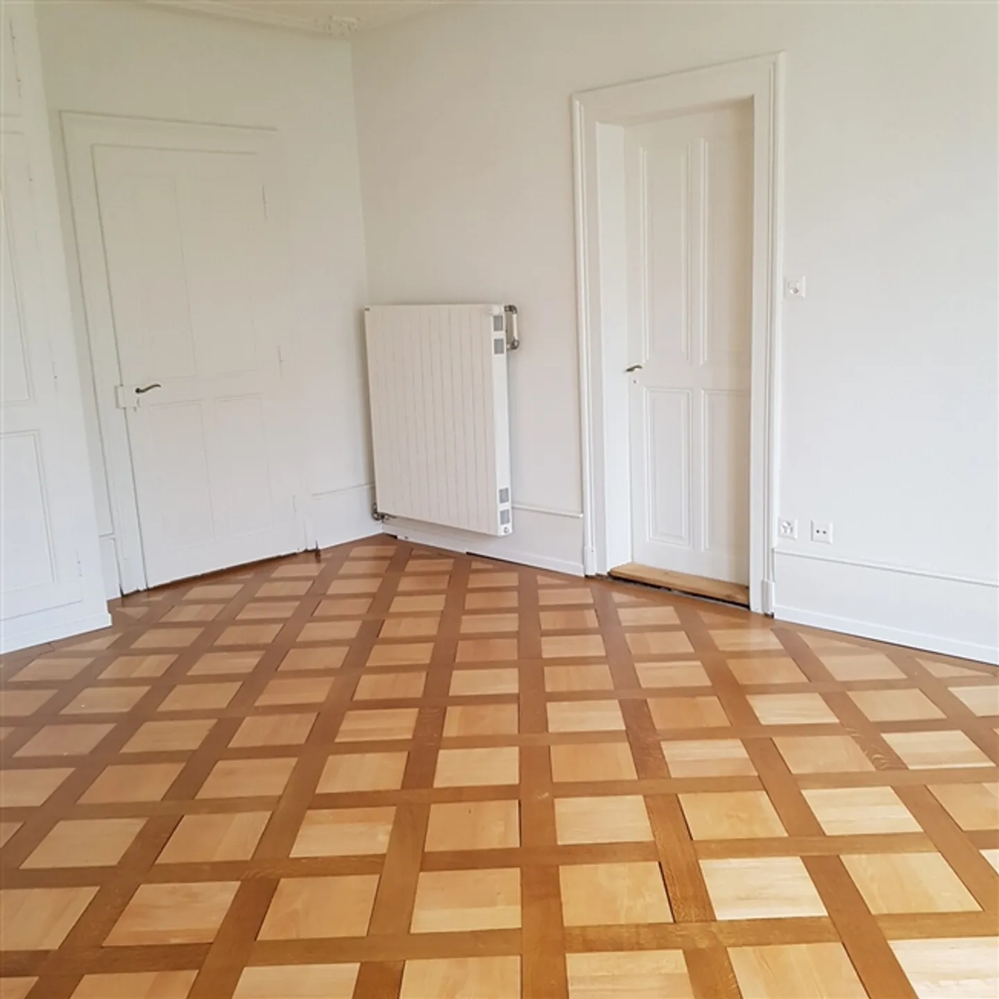 «Charmante 3-Zimmer-Altbauwohnung mit Balkon im beliebten Länggassquartier» - Photo 2 sur 8