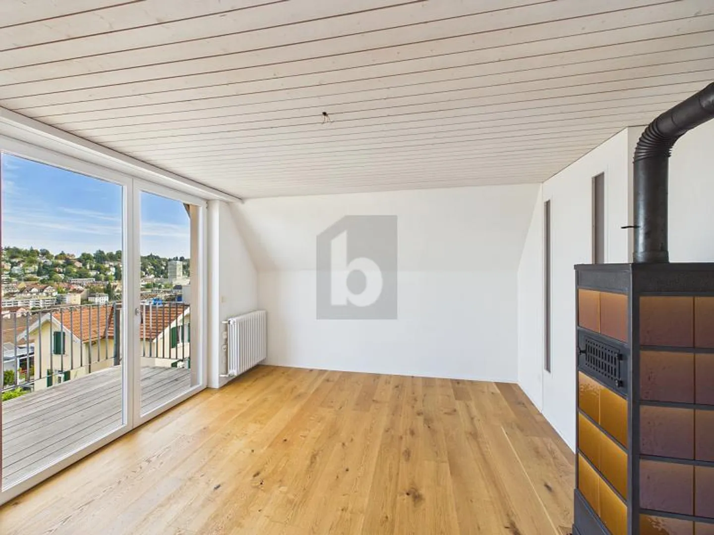 TERRASSE SUR LE TOIT ET BALCON DANS UN EMPLACEMENT CENTRAL - Photo 1 sur 6