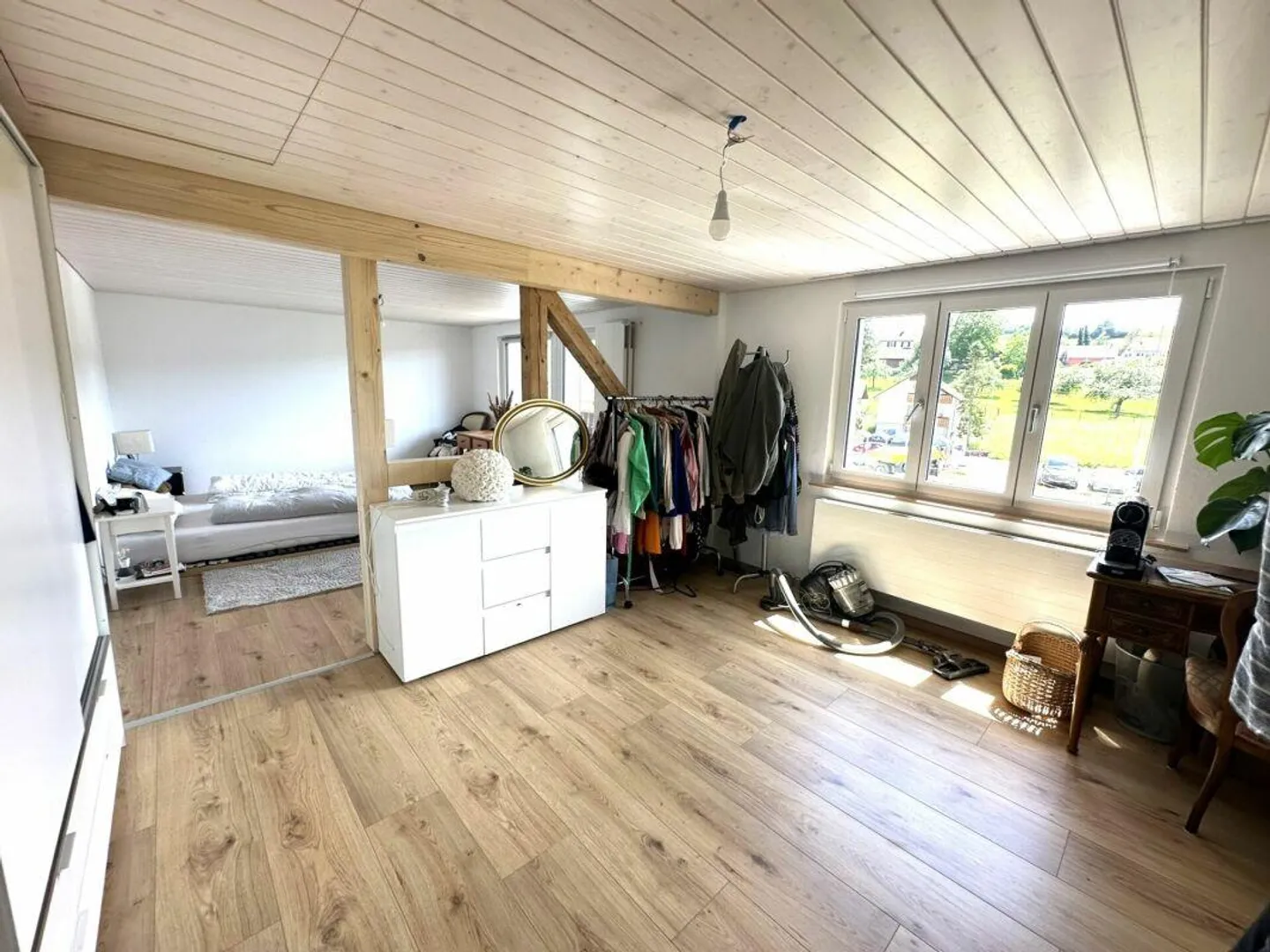 Affascinante sezione di casa di 3,5 stanze su tre piani con un'atmosfera invitante - Foto 6 di 8