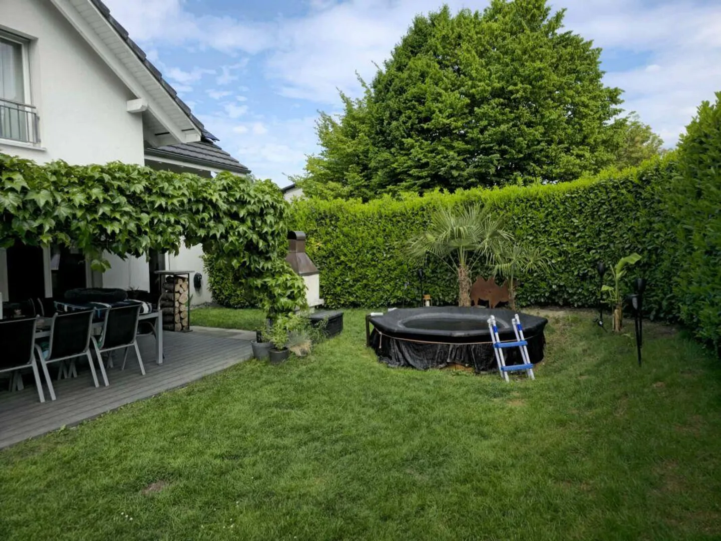 Familienhaus mit idyllischem Garten - Foto 2 von 13