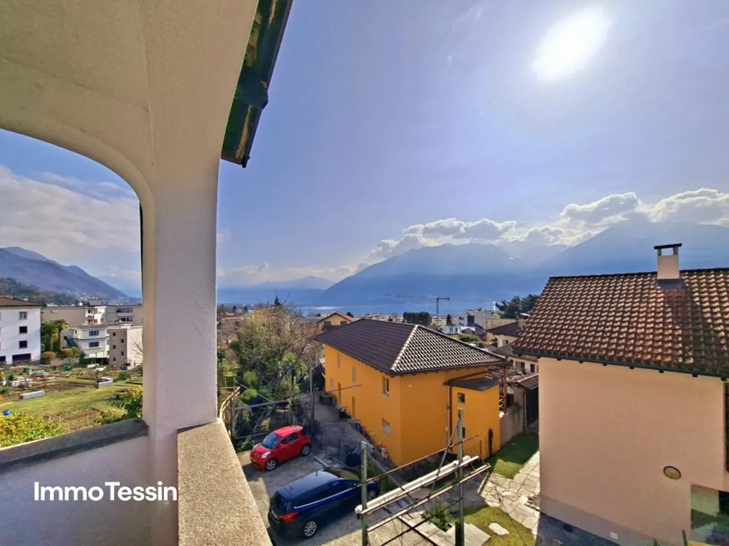 RENTAL: Maison avec 3 appartements dans un emplacement privilégié, avec vue sur le lac, piscine intérieure et grand jardin - Photo 1 sur 13