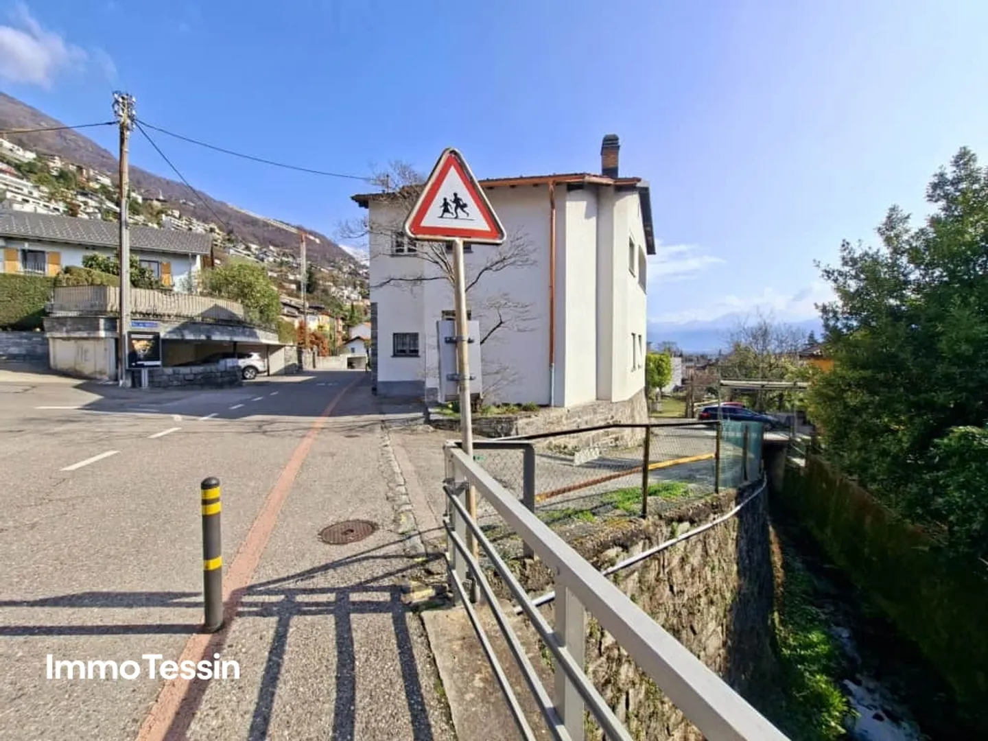 RENTAL: Maison avec 3 appartements dans un emplacement privilégié, avec vue sur le lac, piscine intérieure et grand jardin - Photo 4 sur 13