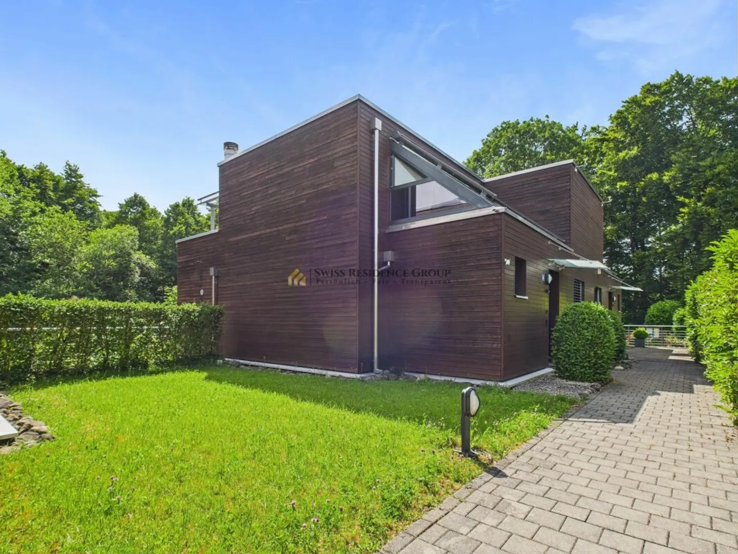 Traumhaftes Doppelfamilienhaus: Luxus, Natur und Exklusivität auf höchstem Niveau - Foto 7 von 22