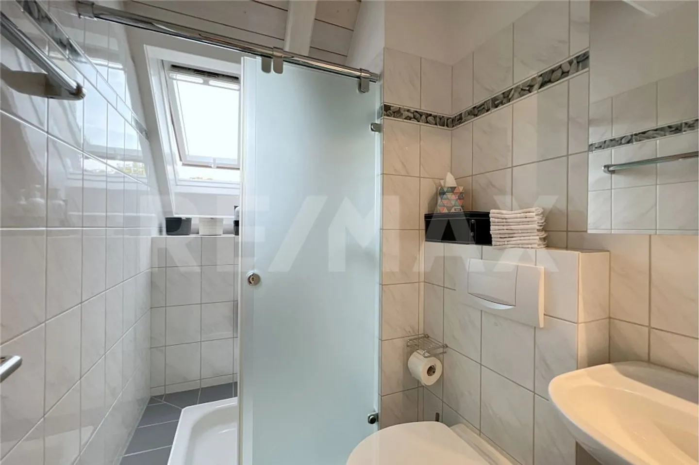 Moderno appartamento duplex di 5,5 stanze in una casa Riegel idilliaca con 2 posti auto in garage - Foto 5 di 13