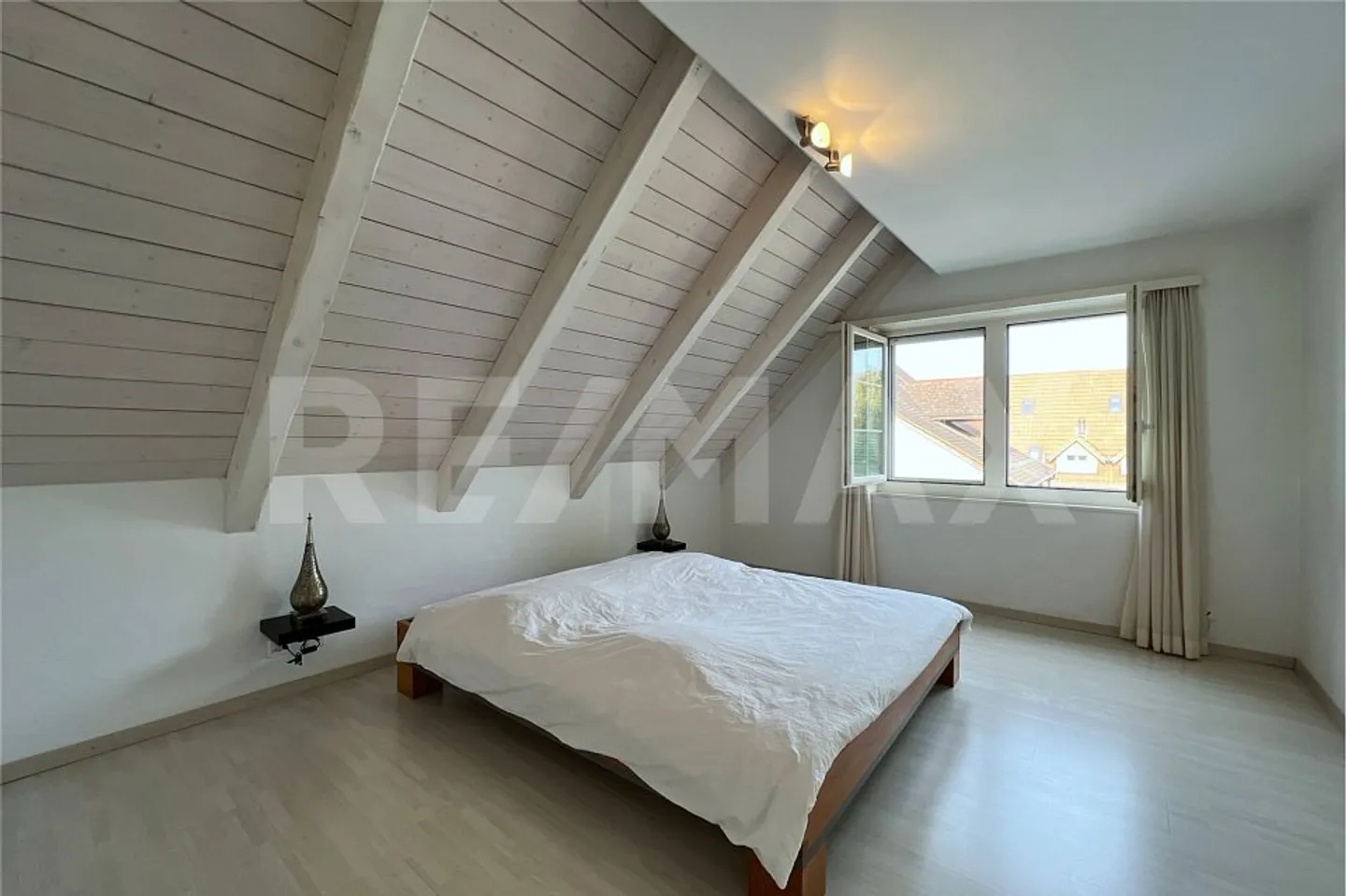 Moderno appartamento duplex di 5,5 stanze in una casa Riegel idilliaca con 2 posti auto in garage - Foto 6 di 13