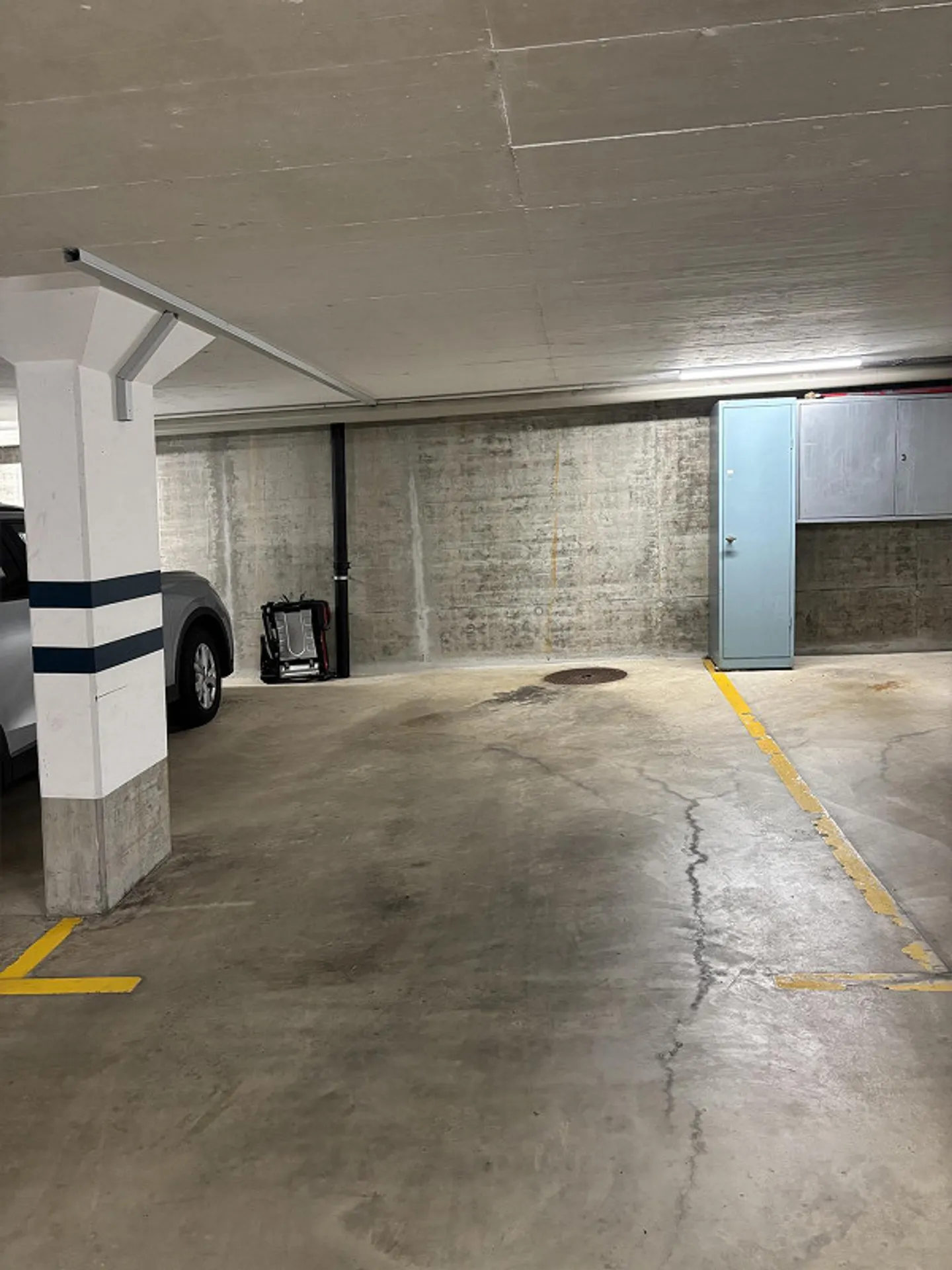 Espace de stockage 30m2 et place de parking 15m2 - Photo 3 sur 3