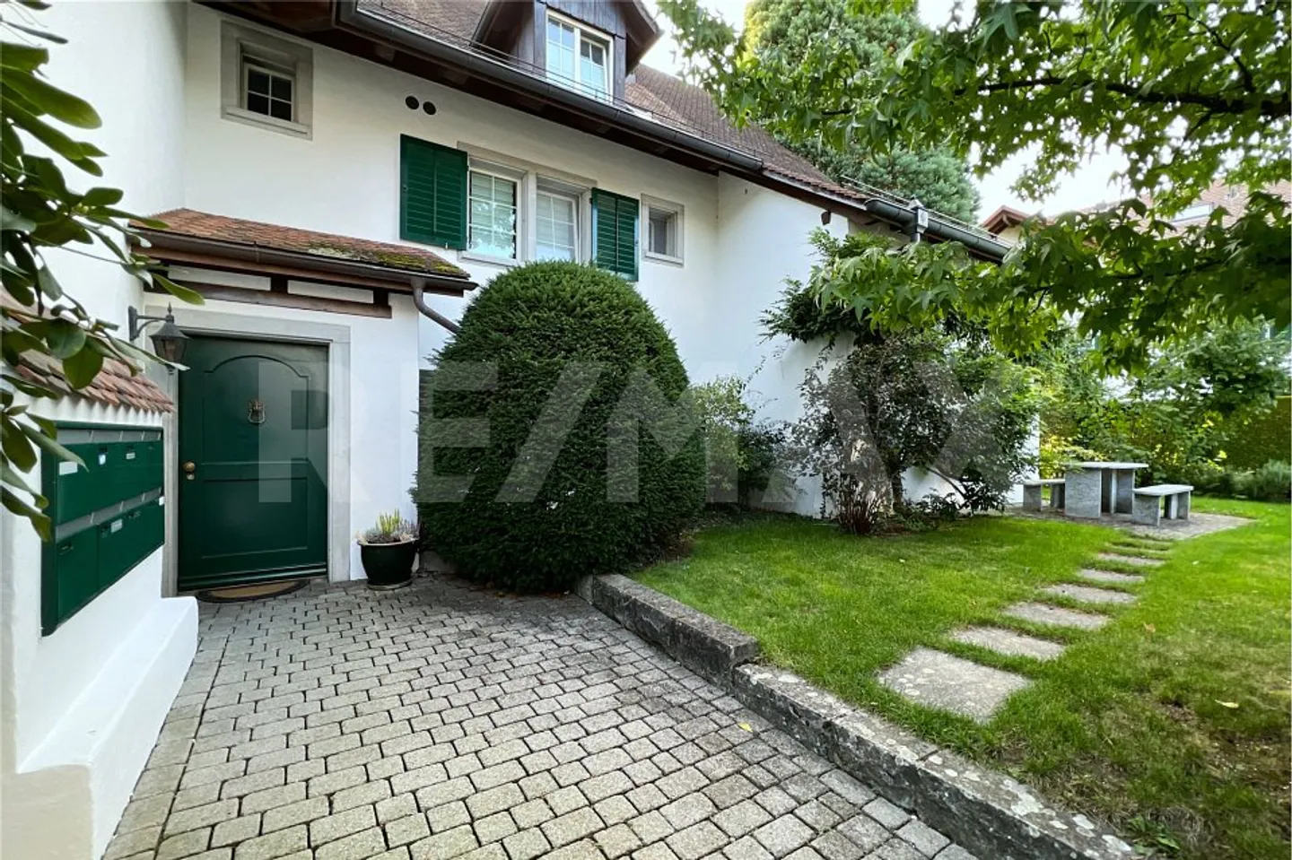 Moderno appartamento duplex di 5,5 stanze in una casa Riegel idilliaca con 2 posti auto in garage - Foto 9 di 13