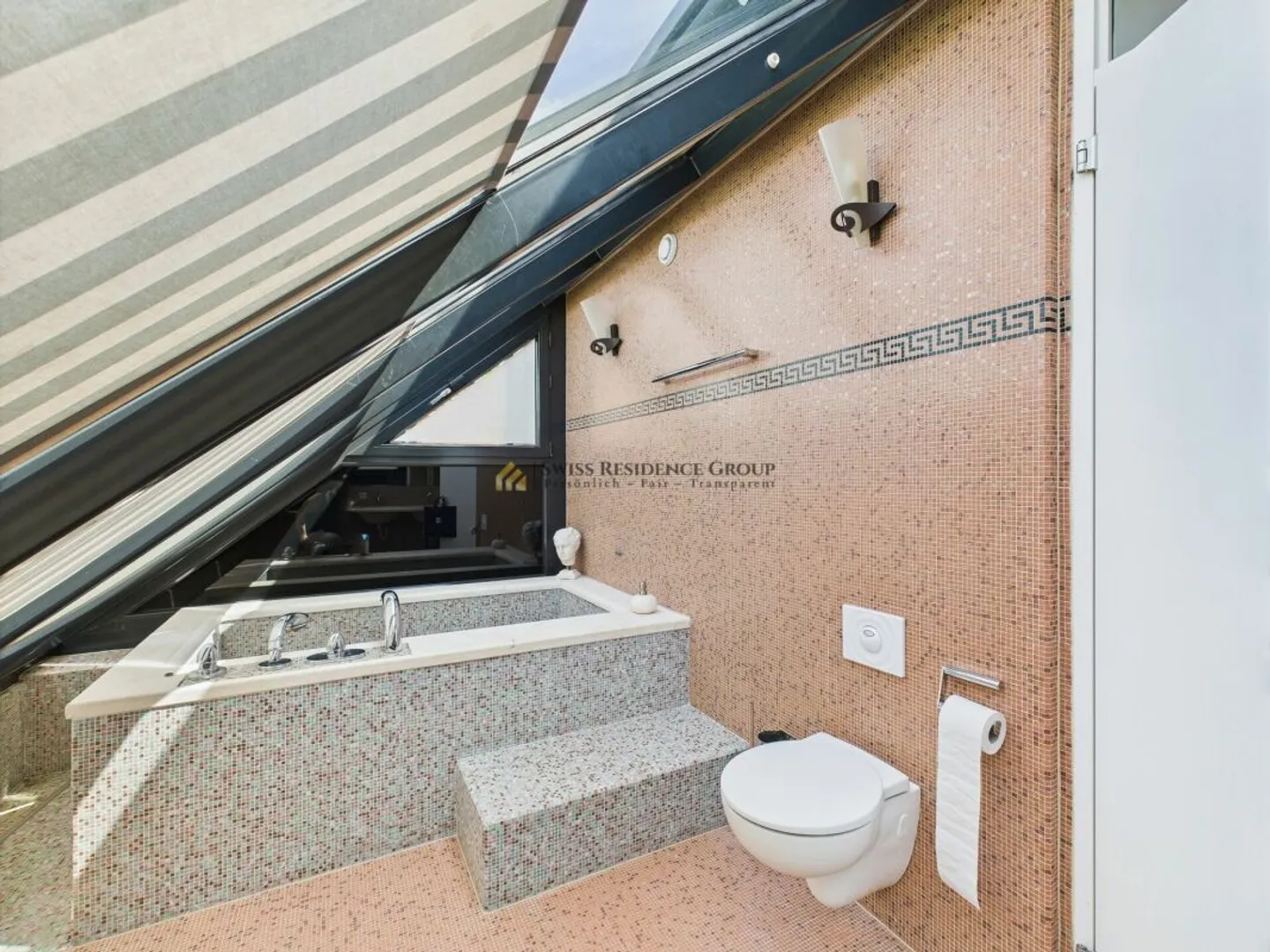 Traumhaftes Doppelfamilienhaus: Luxus, Natur und Exklusivität auf höchstem Niveau - Foto 16 von 22