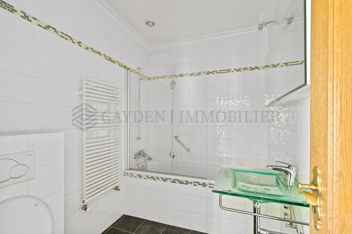 Exclusivité! 7 pièces dans une maison jumelée dans une charmante résidence - Photo 12 sur 18