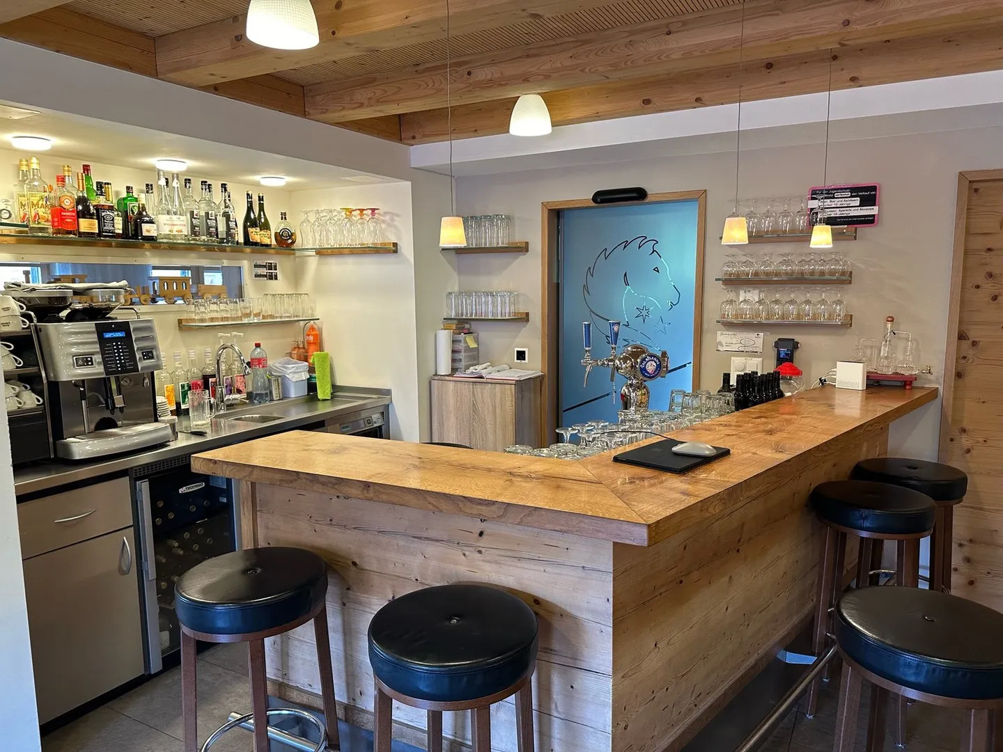 Restaurant with apartment at 1,090 meters above sea level in Valais for sale! - Photo 2 of 14