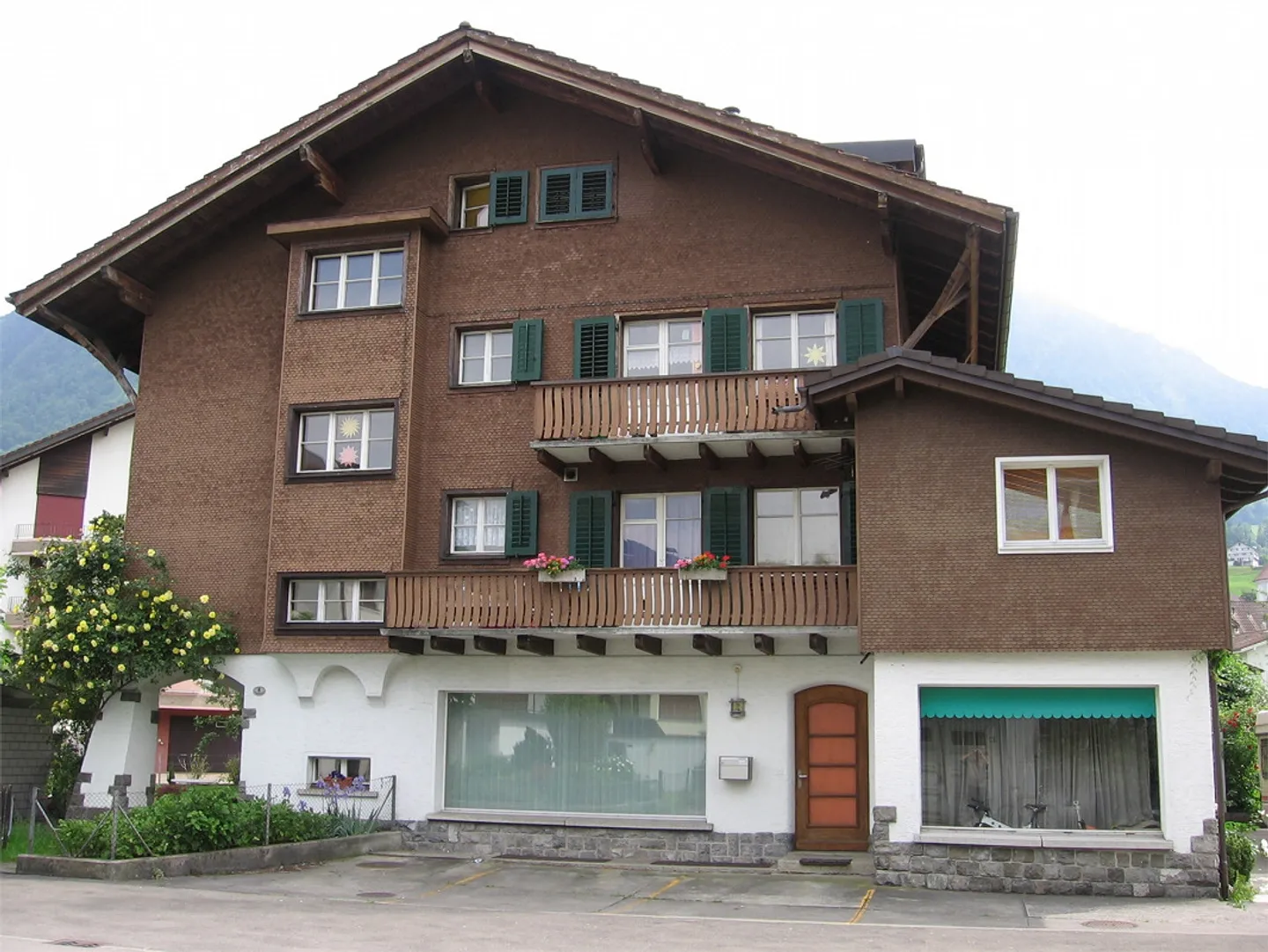 Storage / Hobby / Workshop Room with Display Window - Photo 1 of 4