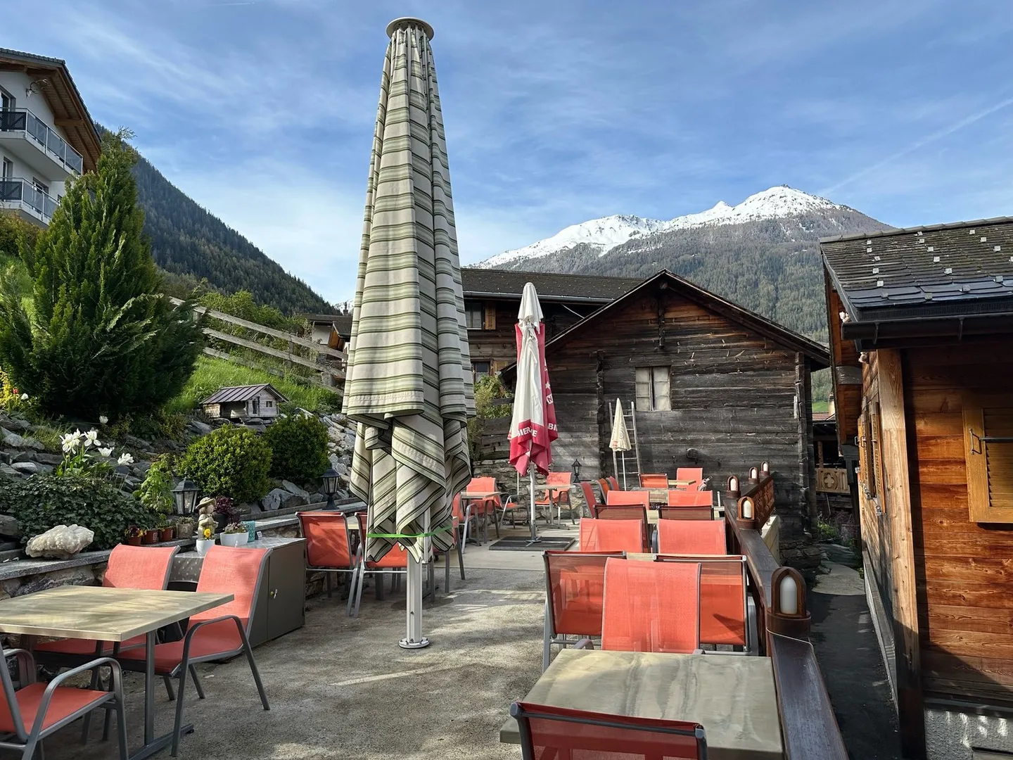 Restaurant with apartment at 1,090 meters above sea level in Valais for sale! - Photo 7 of 14