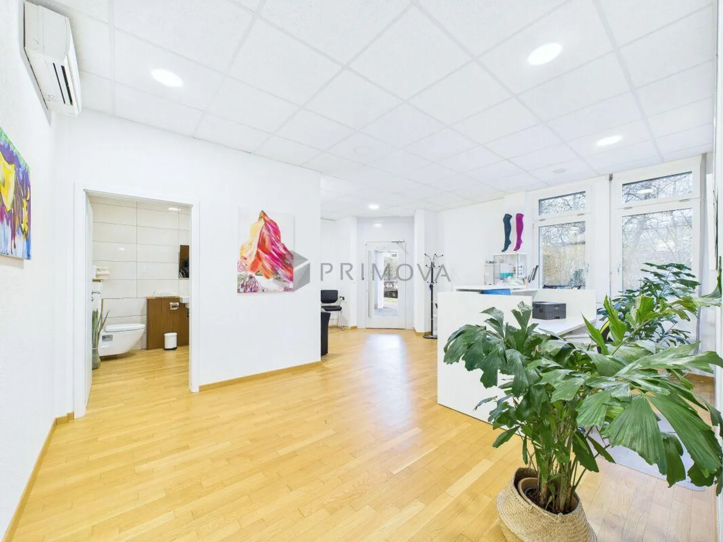 Functional commercial space on the ground floor with parking spaces - Photo 3 of 14