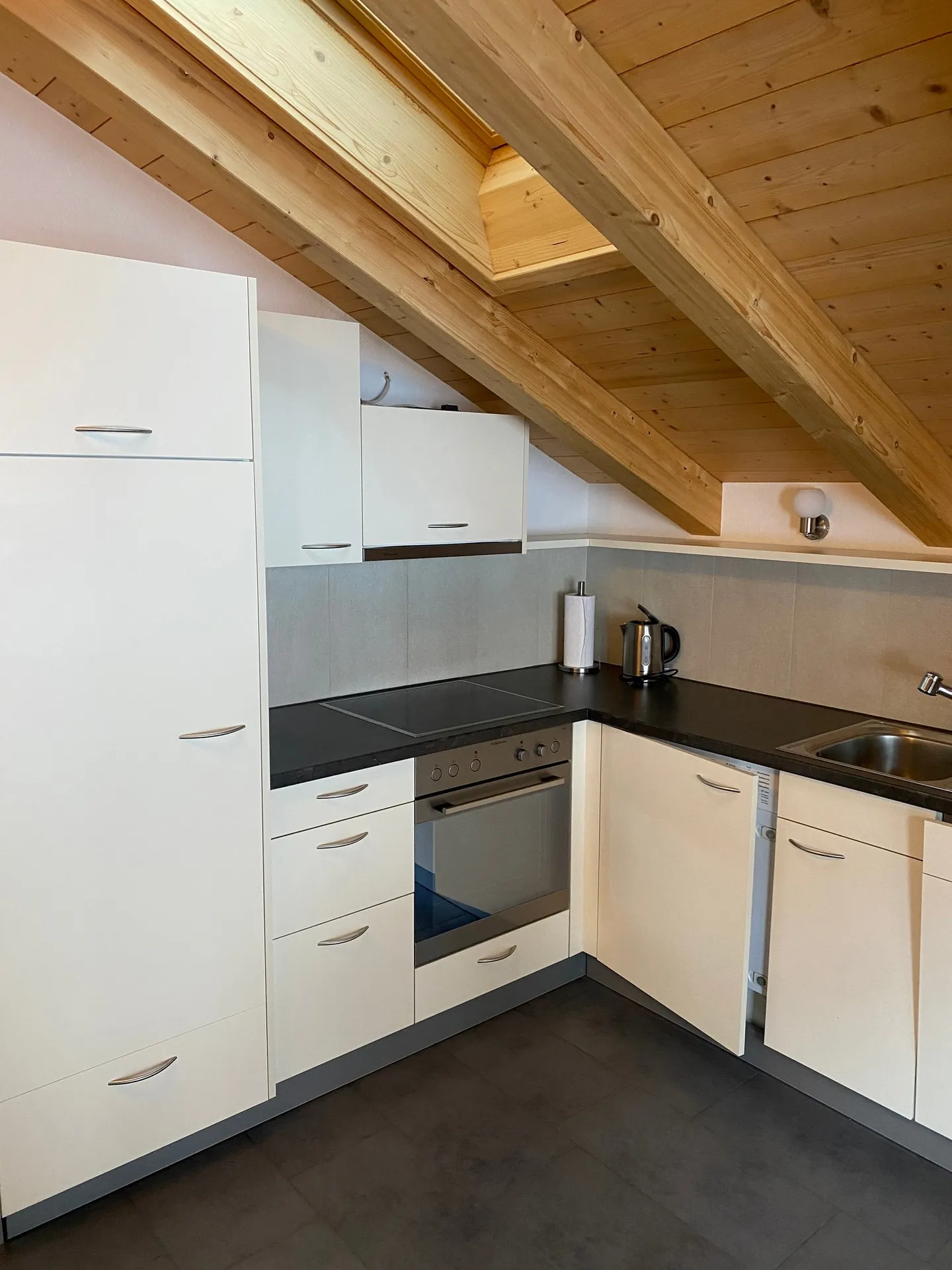 Restaurant with apartment at 1,090 meters above sea level in Valais for sale! - Photo 11 of 14