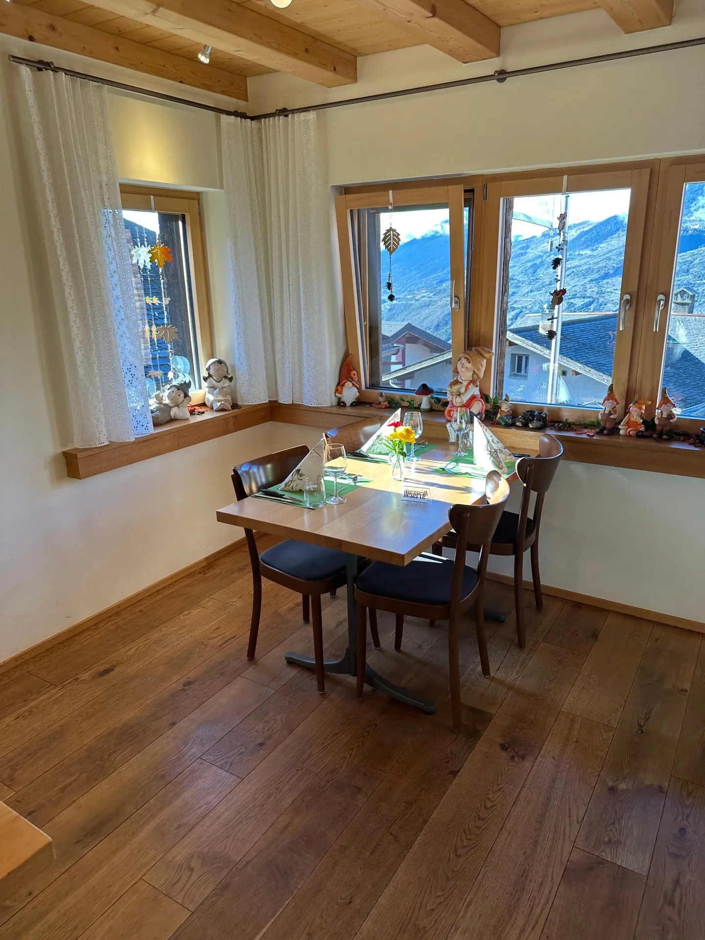Restaurant with apartment at 1,090 meters above sea level in Valais for sale! - Photo 12 of 14