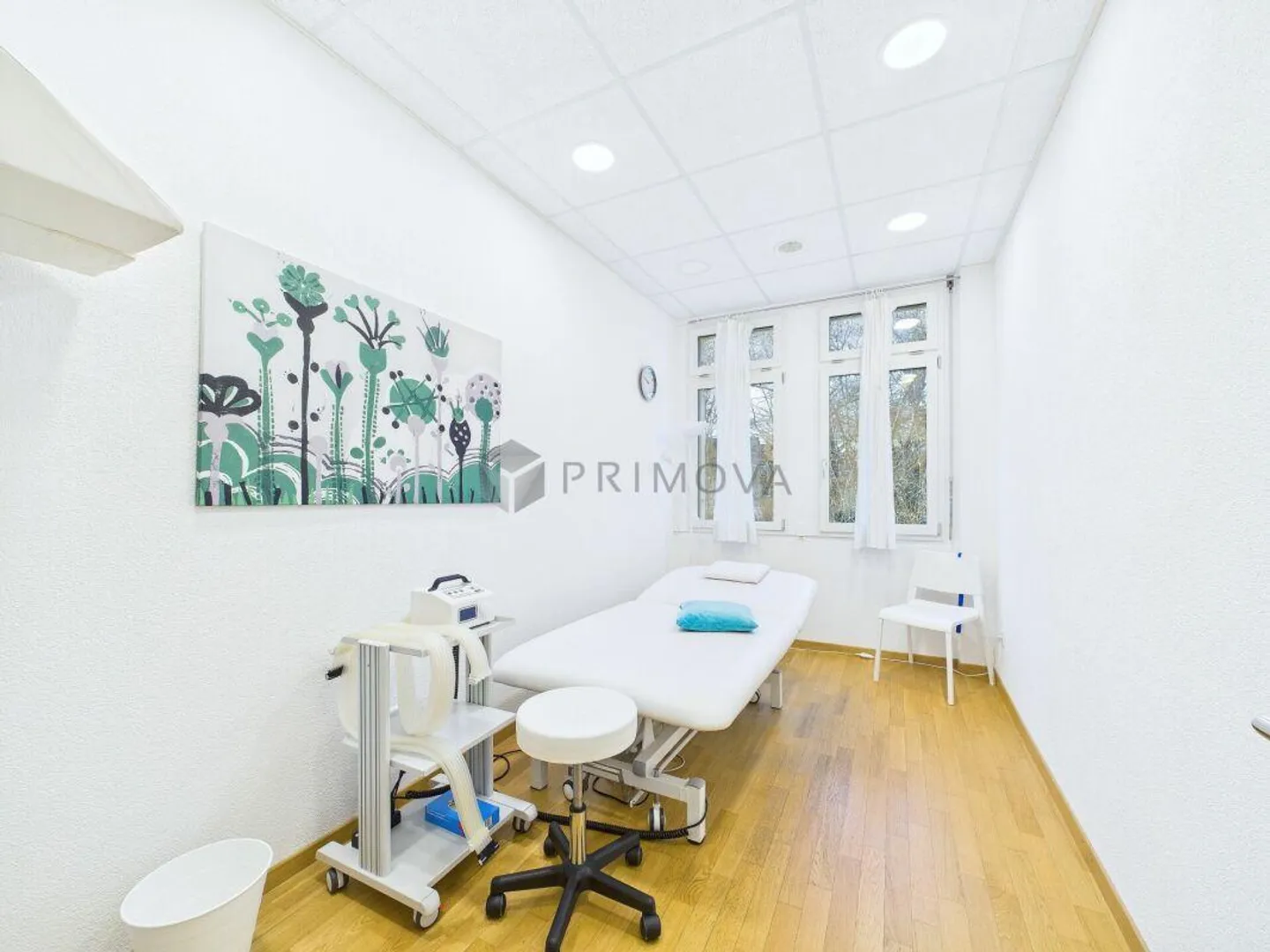 Functional commercial space on the ground floor with parking spaces - Photo 4 of 14