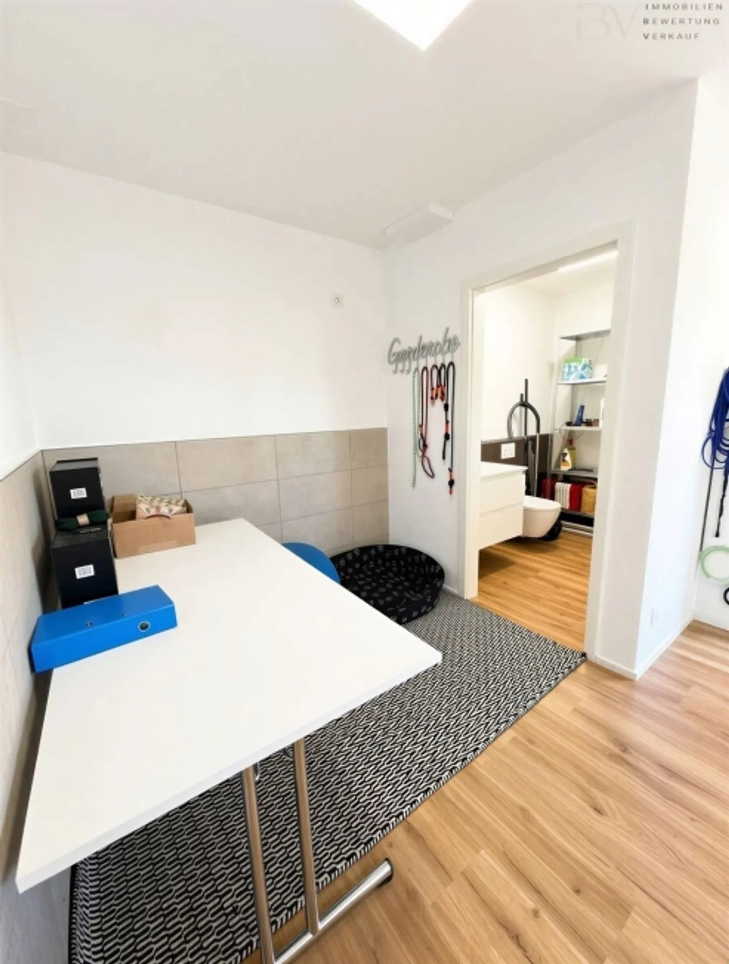 In affitto - Salone per cani ben attrezzato a Wimmis, disponibile due giorni a settimana - Foto 6 di 7