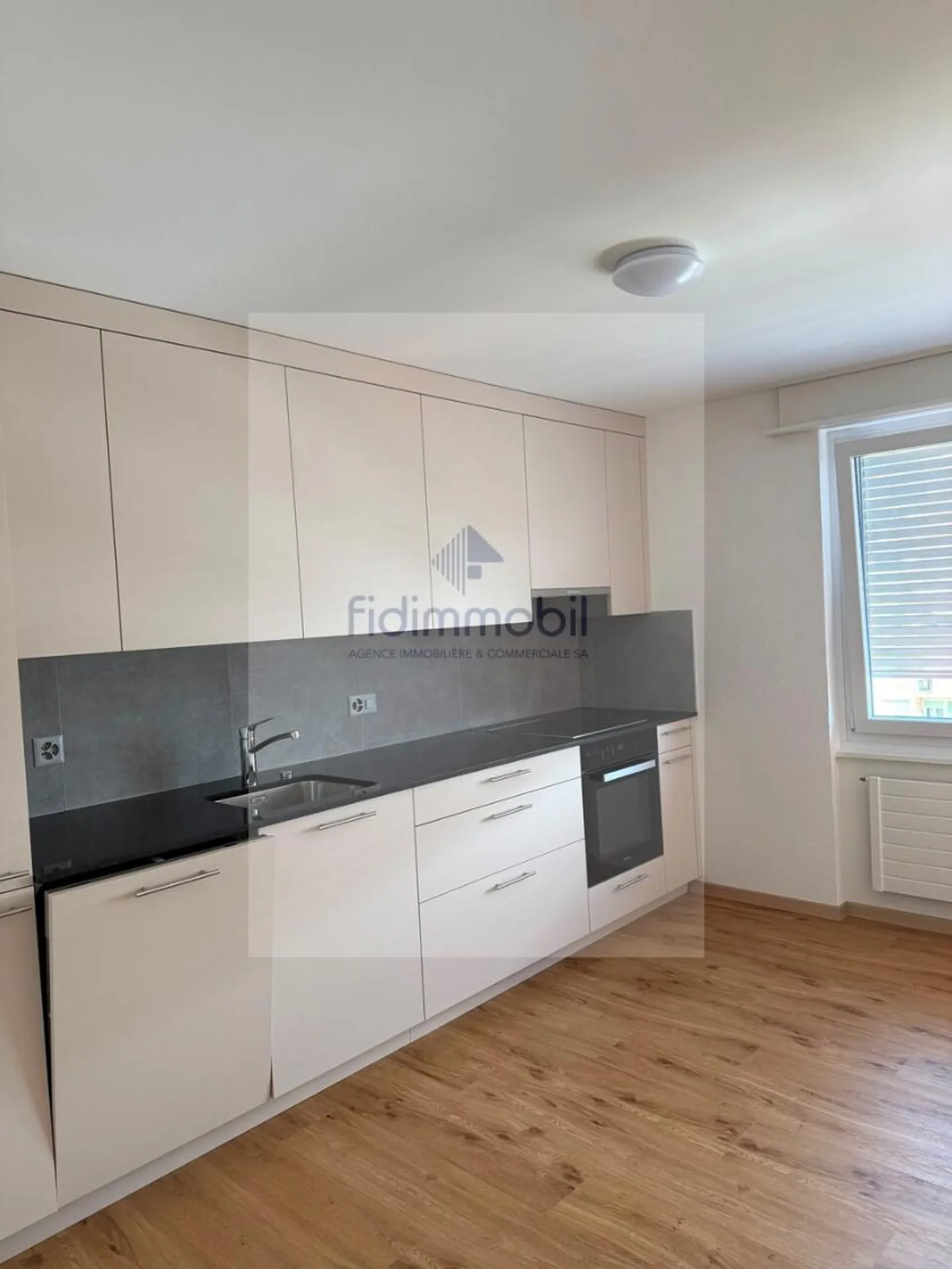 Charmant Appartement Rénové - Photo 1 sur 4