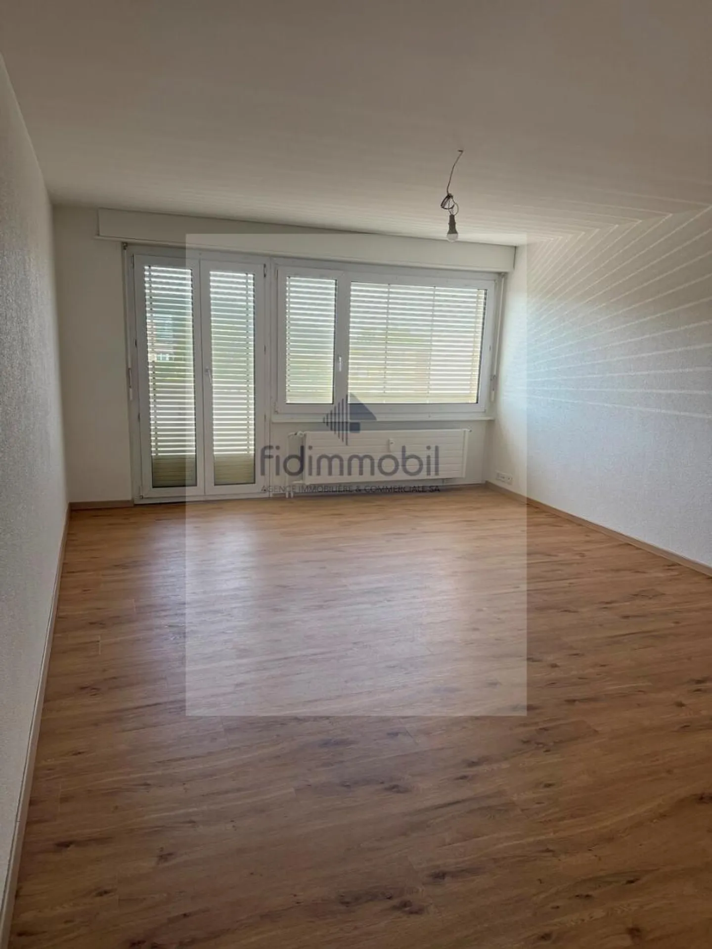 Charmant Appartement Rénové - Photo 2 sur 4