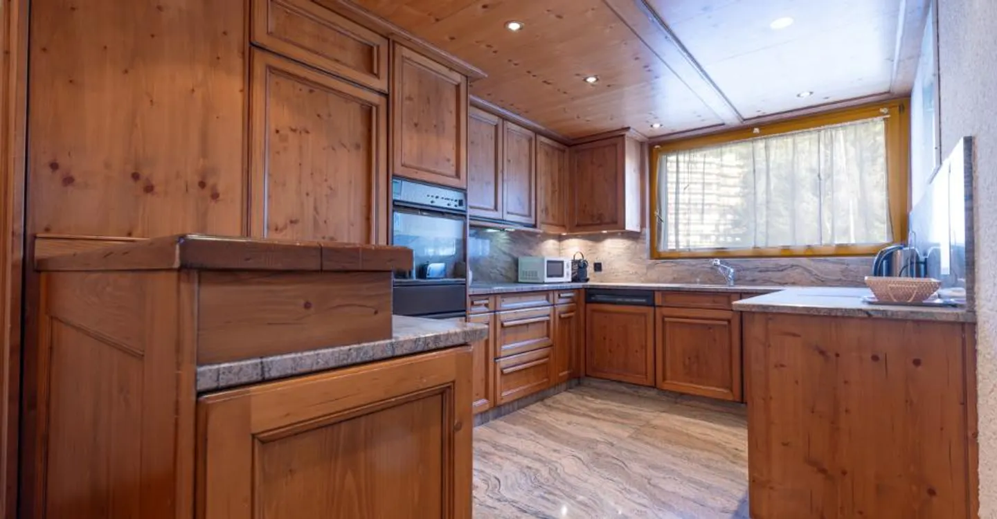 Charming Apartment in Crans-Montana - Photo 2 of 10
