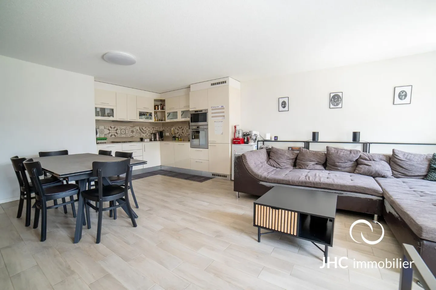 Modernes Apartment mit Balkon - Foto 1 von 15