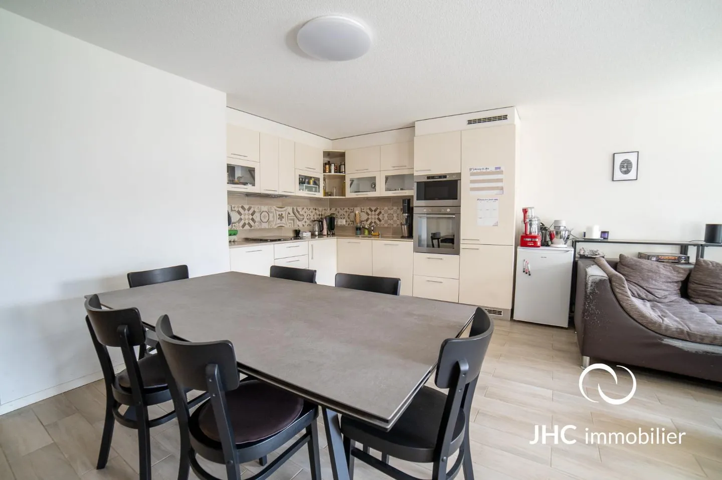 Modernes Apartment mit Balkon - Foto 3 von 15