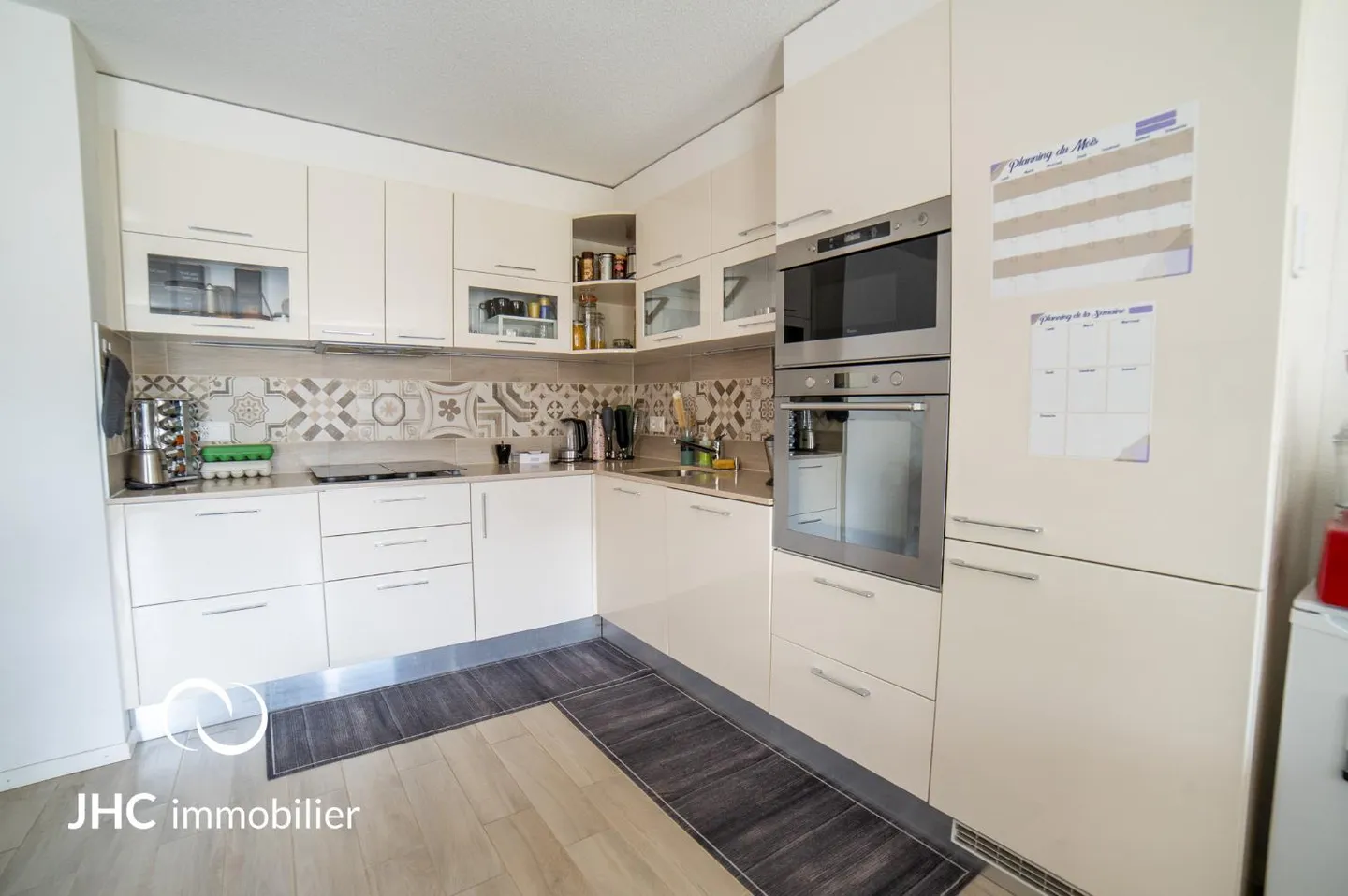 Modernes Apartment mit Balkon - Foto 4 von 15