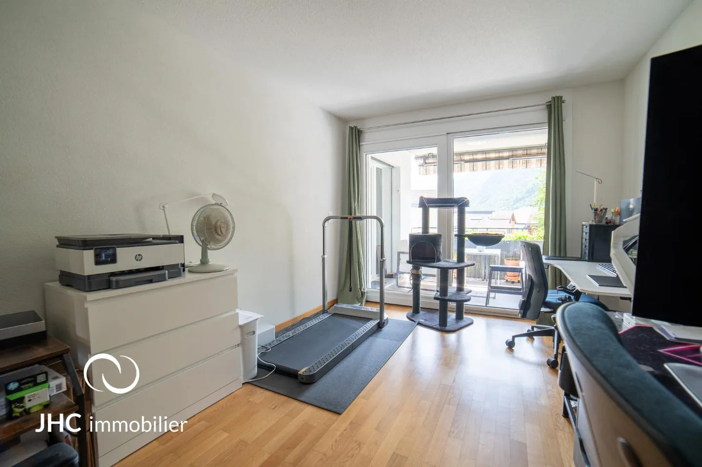 Modernes Apartment mit Balkon - Foto 8 von 15