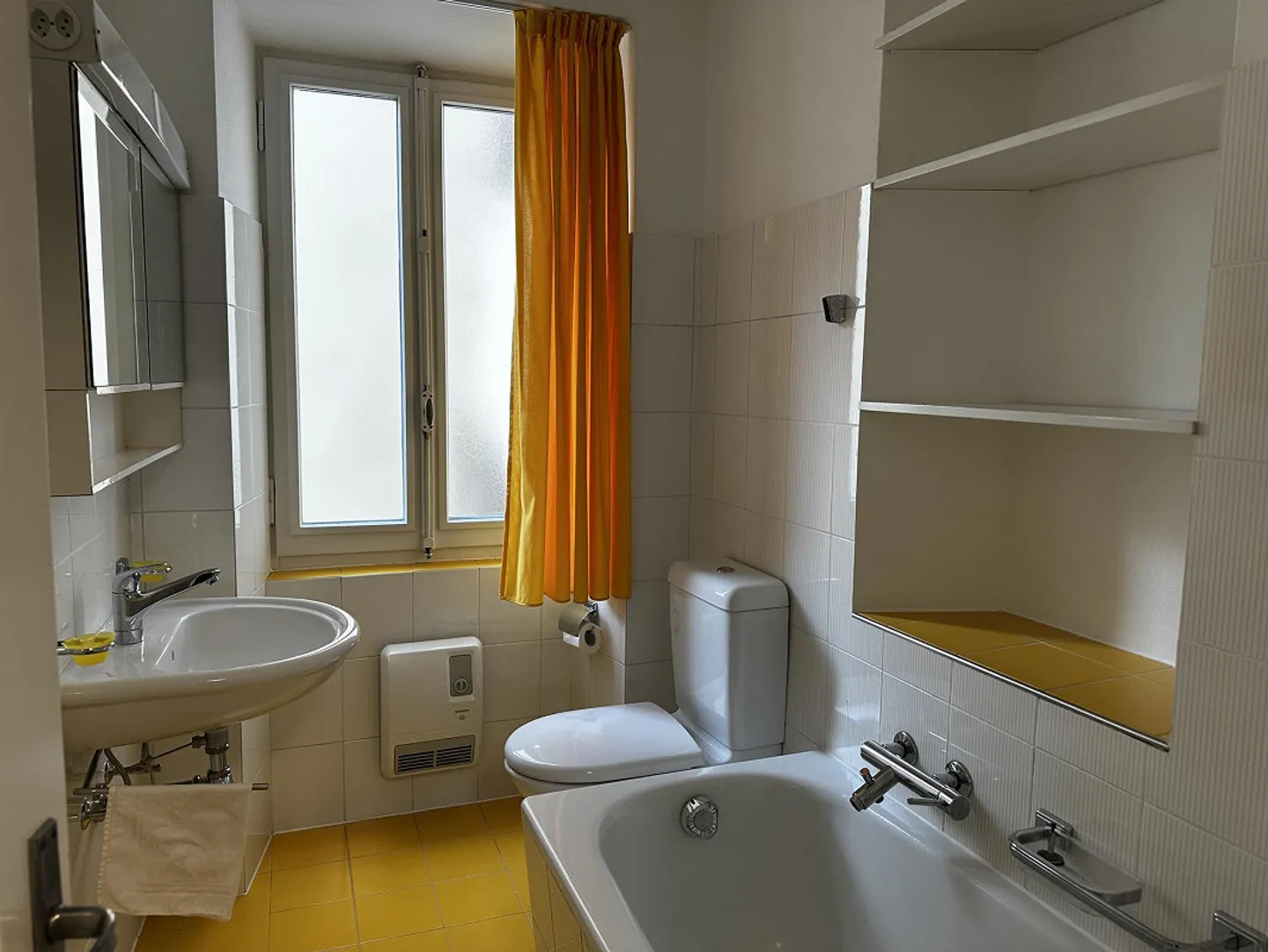 A truly unique property: Authentic Ticino home just steps from the lake - Photo 11 of 13