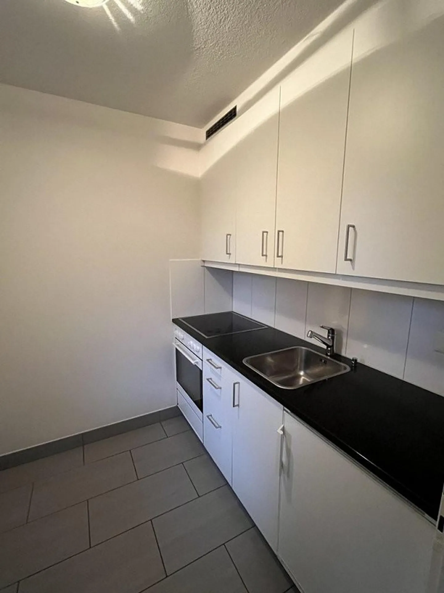 Appartement au rez-de-chaussée avec terrasse - Photo 2 sur 6