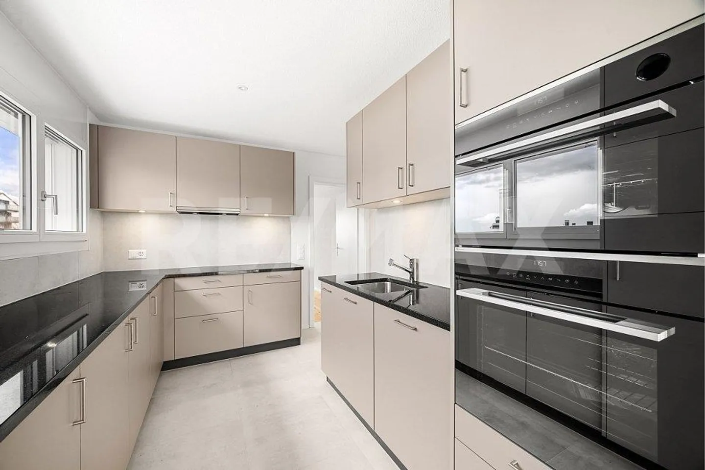 Magnifique appartement en attique avec 5,5 pièces et panorama à couper le souffle - Photo 12 sur 13