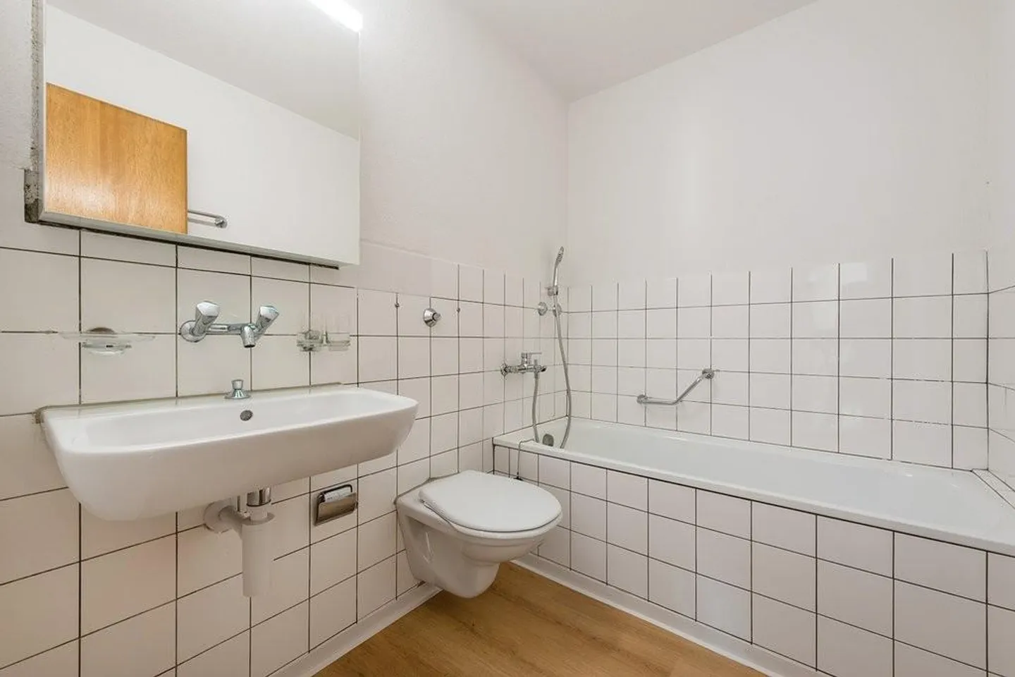 Small but well-kept and centrally located - Photo 4 of 8