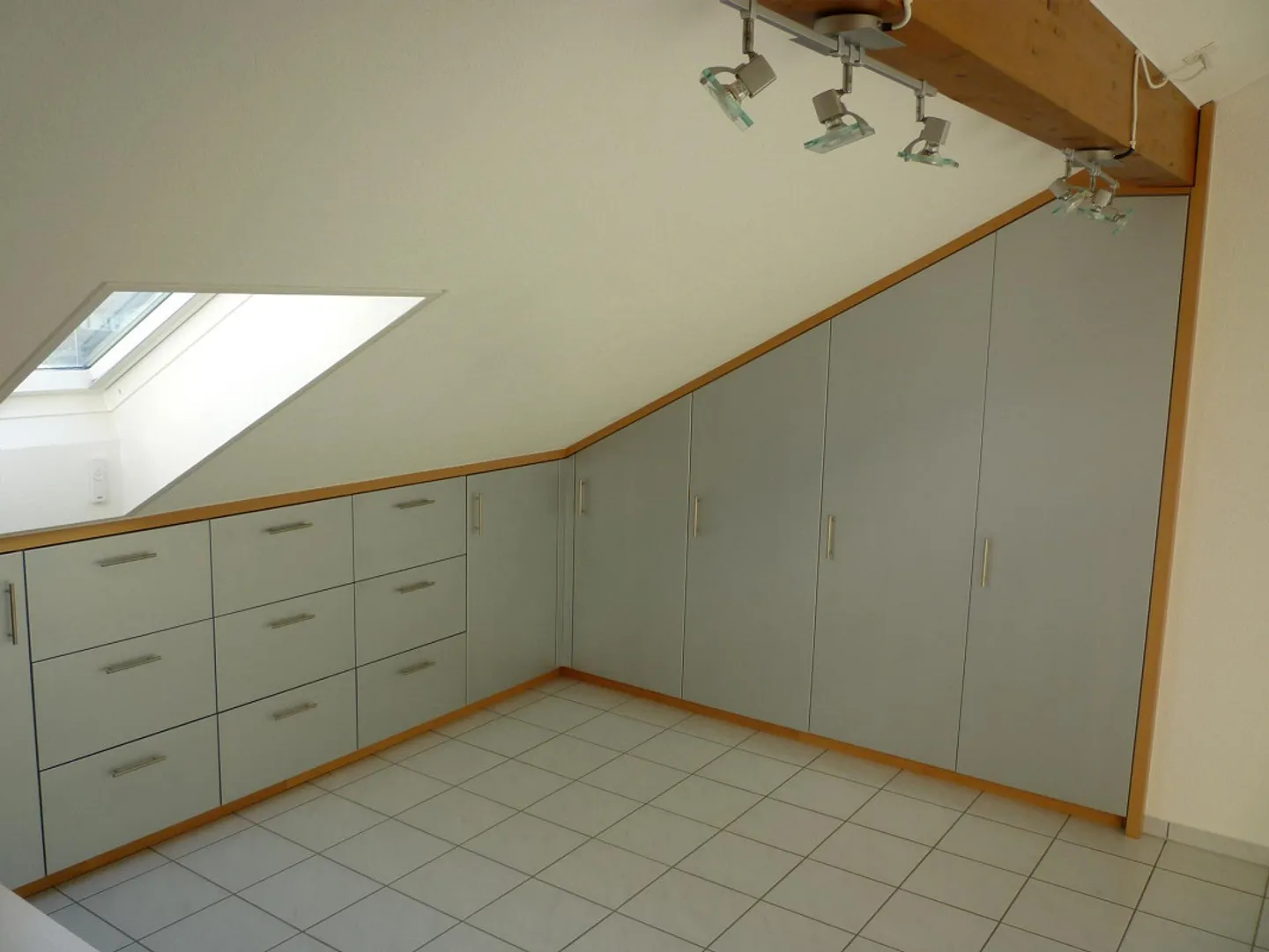 Renoviertes Loft mit sonnigem Balkon - Foto 9 von 14