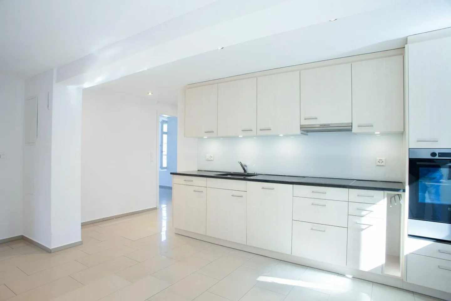 Maison multifamiliale avec espace commercial dans le centre du village de Schüpfheim - Photo 3 sur 10