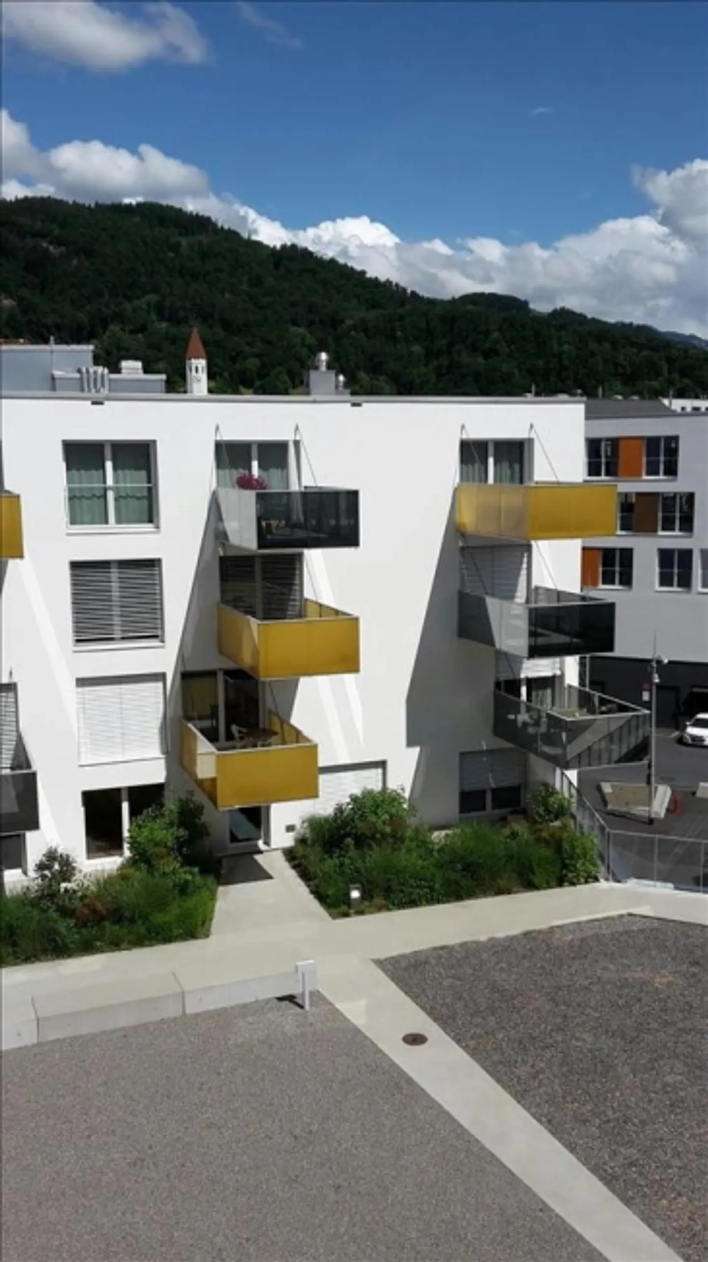 Start into your own happiness - Photo 1 of 7