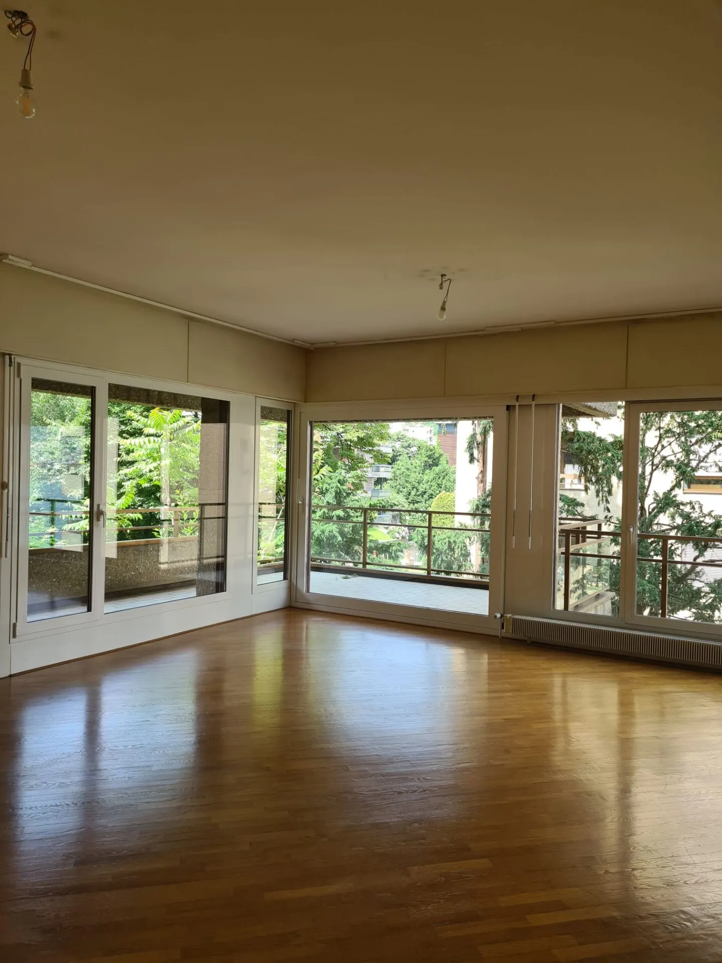 Appartamento spazioso con vista lago - Foto 3 di 8