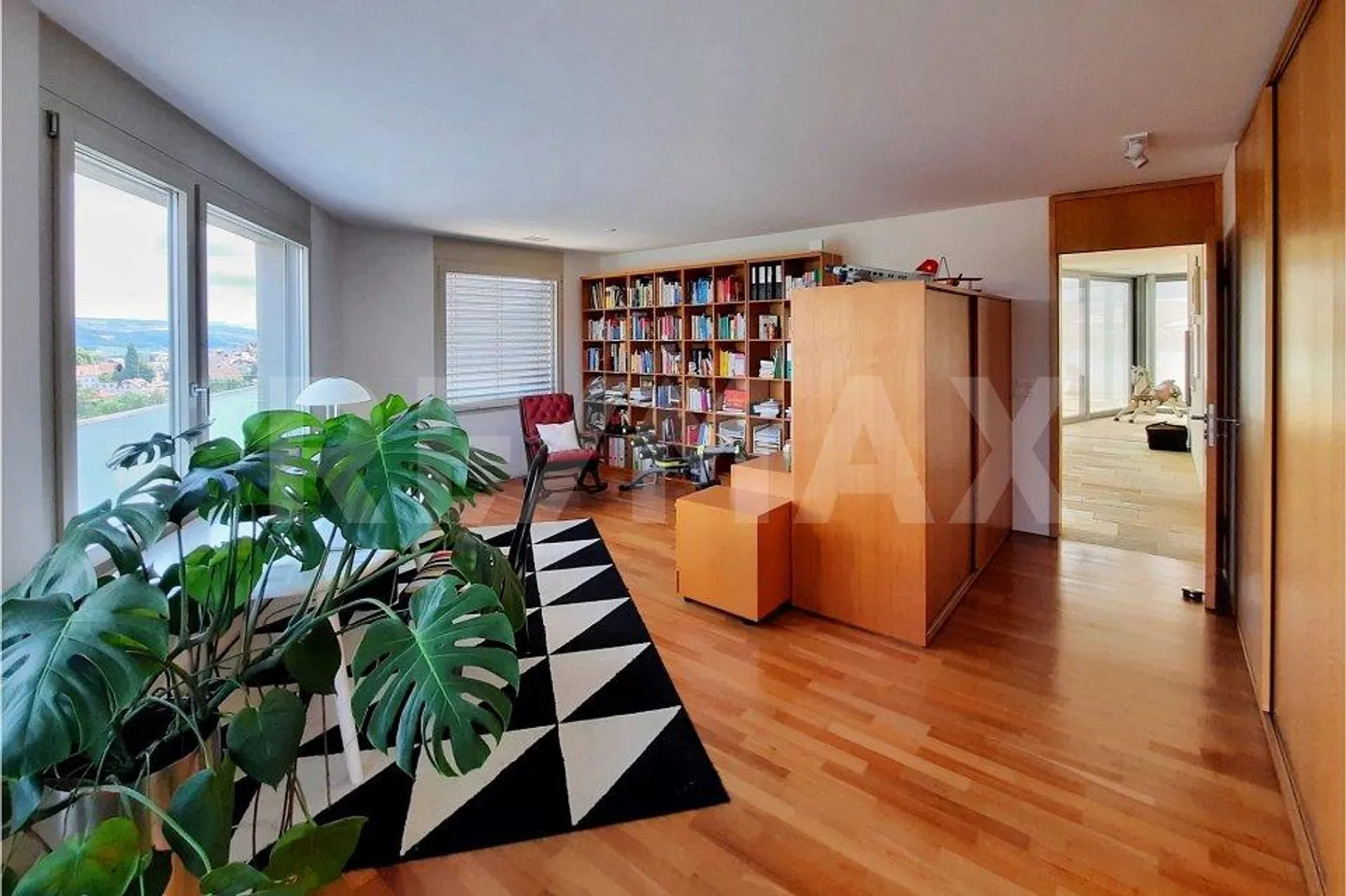 Penthouse apartment with breathtaking panoramic views - Photo 8 of 13