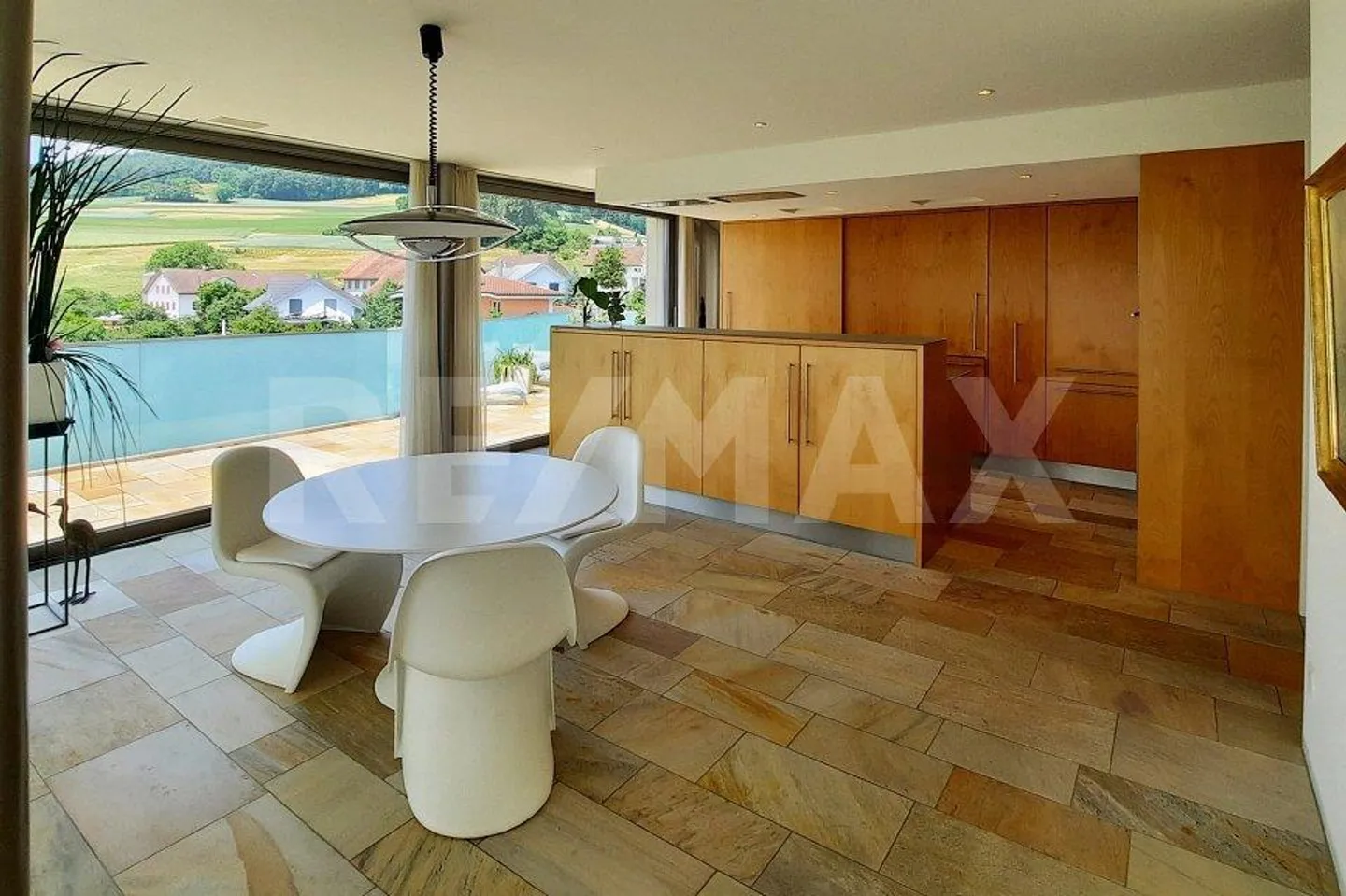 Penthouse apartment with breathtaking panoramic views - Photo 6 of 13