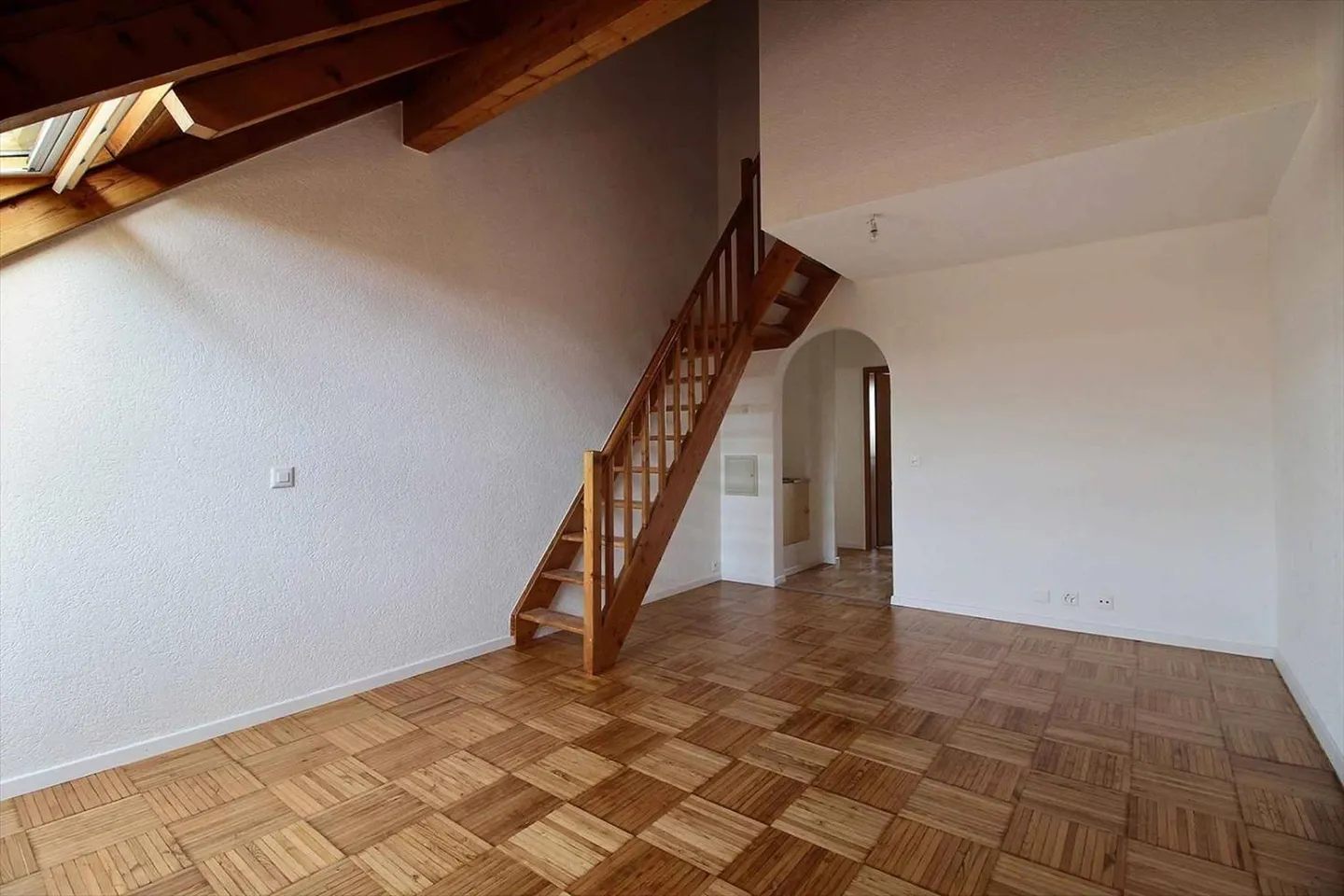 3.5 Room Apartment - Photo 3 of 9