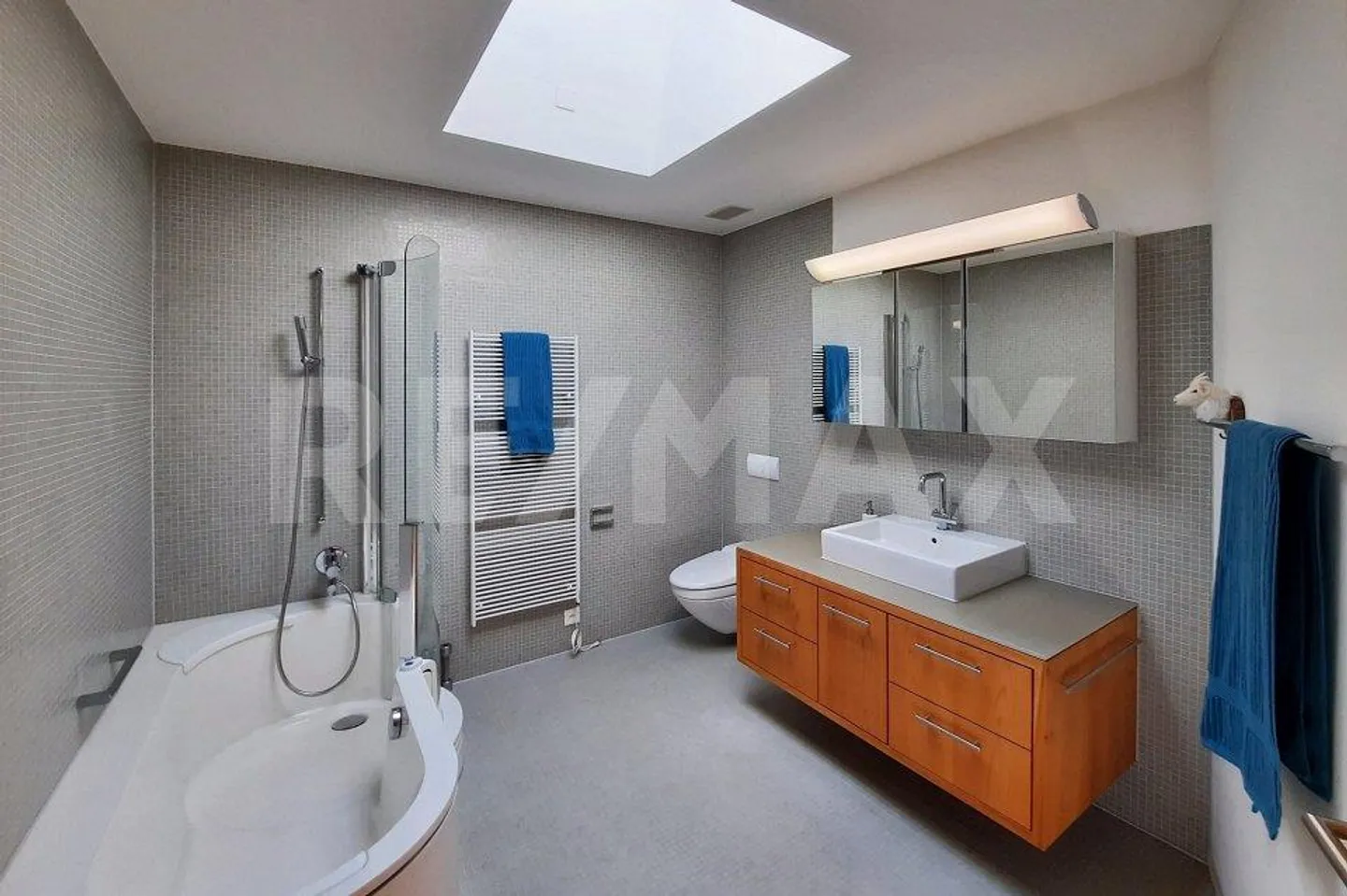 Penthouse apartment with breathtaking panoramic views - Photo 11 of 13