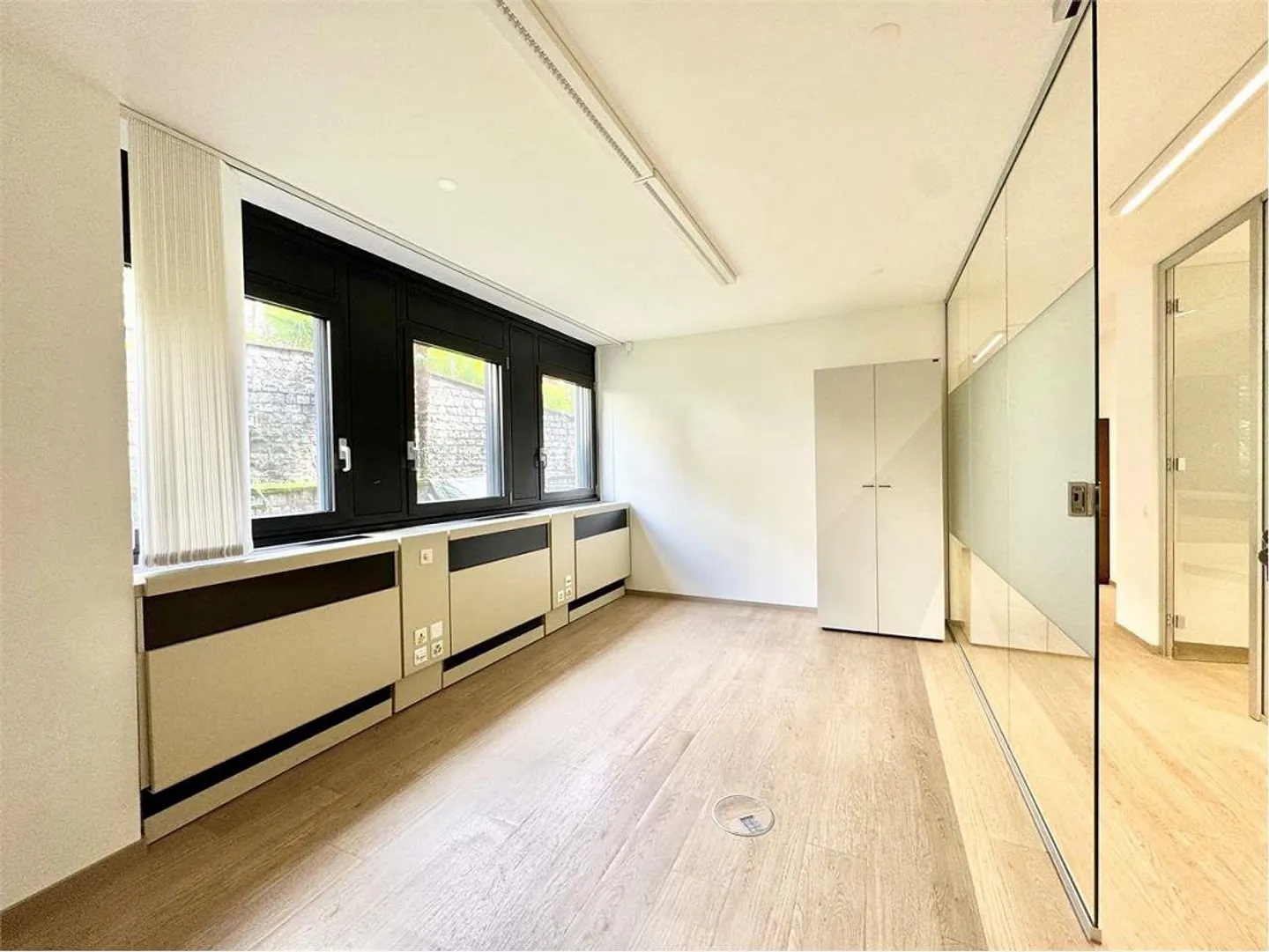 Elegant office in Lugano 100 meters on foot from the city center - Photo 1 of 6