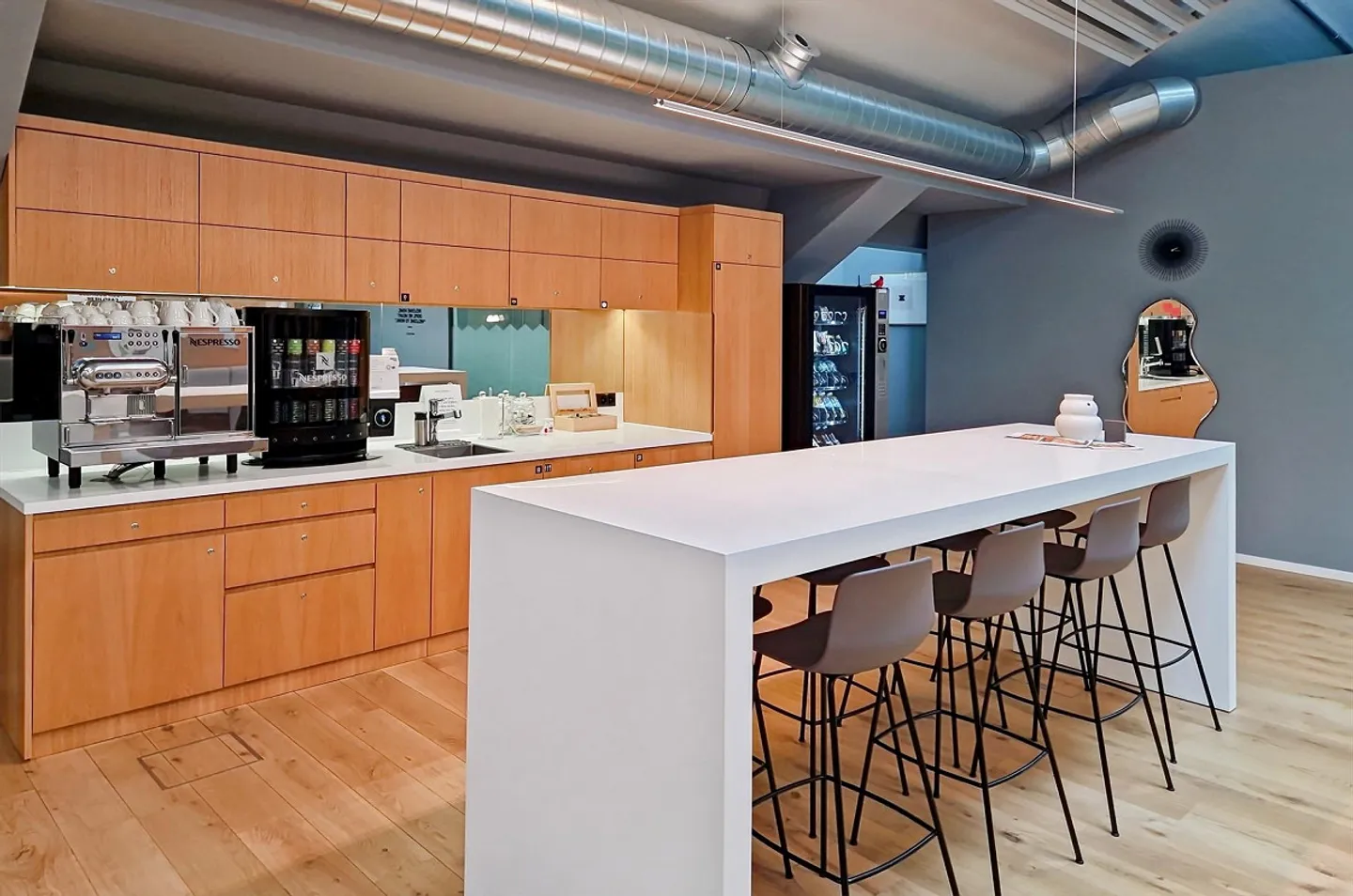 Bureaux privés entièrement équipés pour vous et votre équipe dans Spaces Z.ONE - Photo 9 sur 9