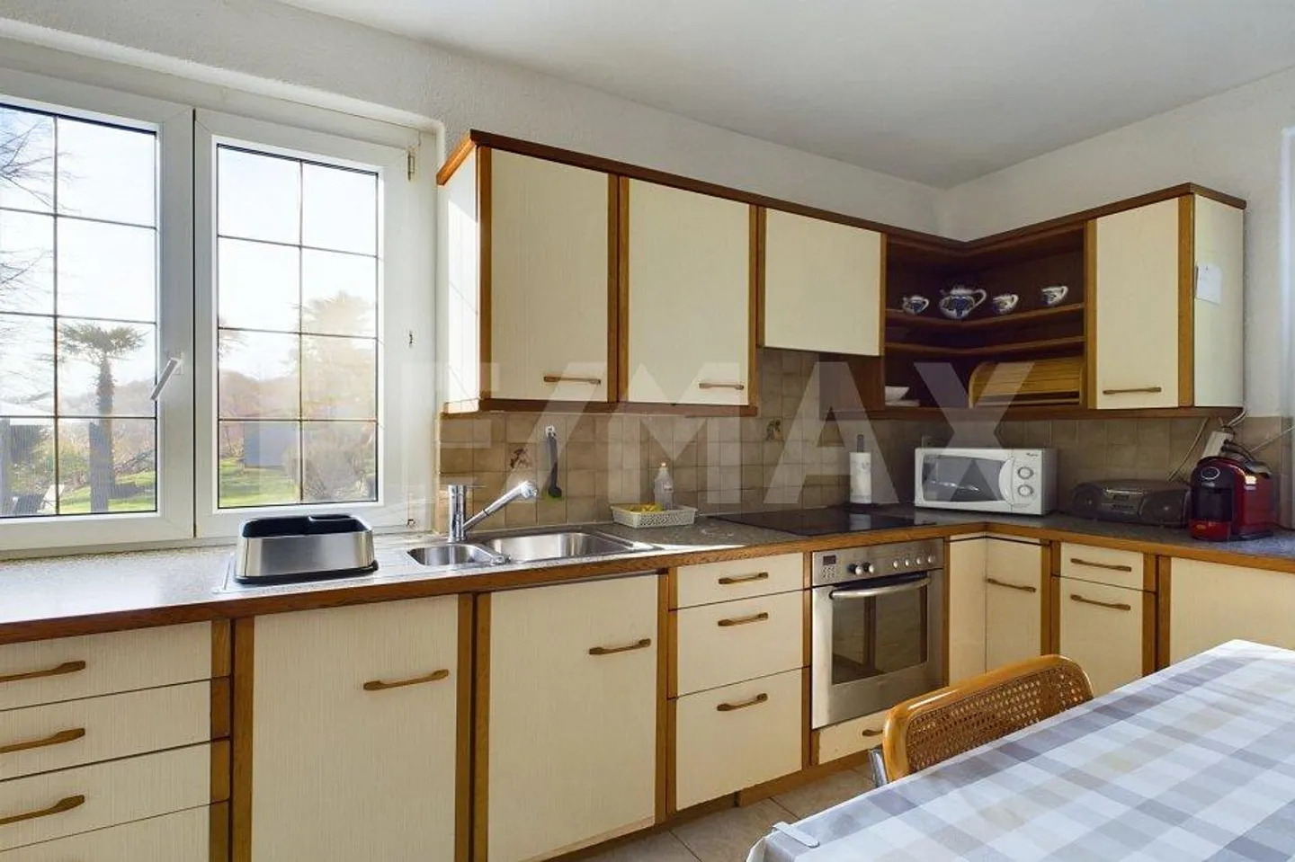 House with park, swimming pool, garden, garage and woods - Photo 2 of 13